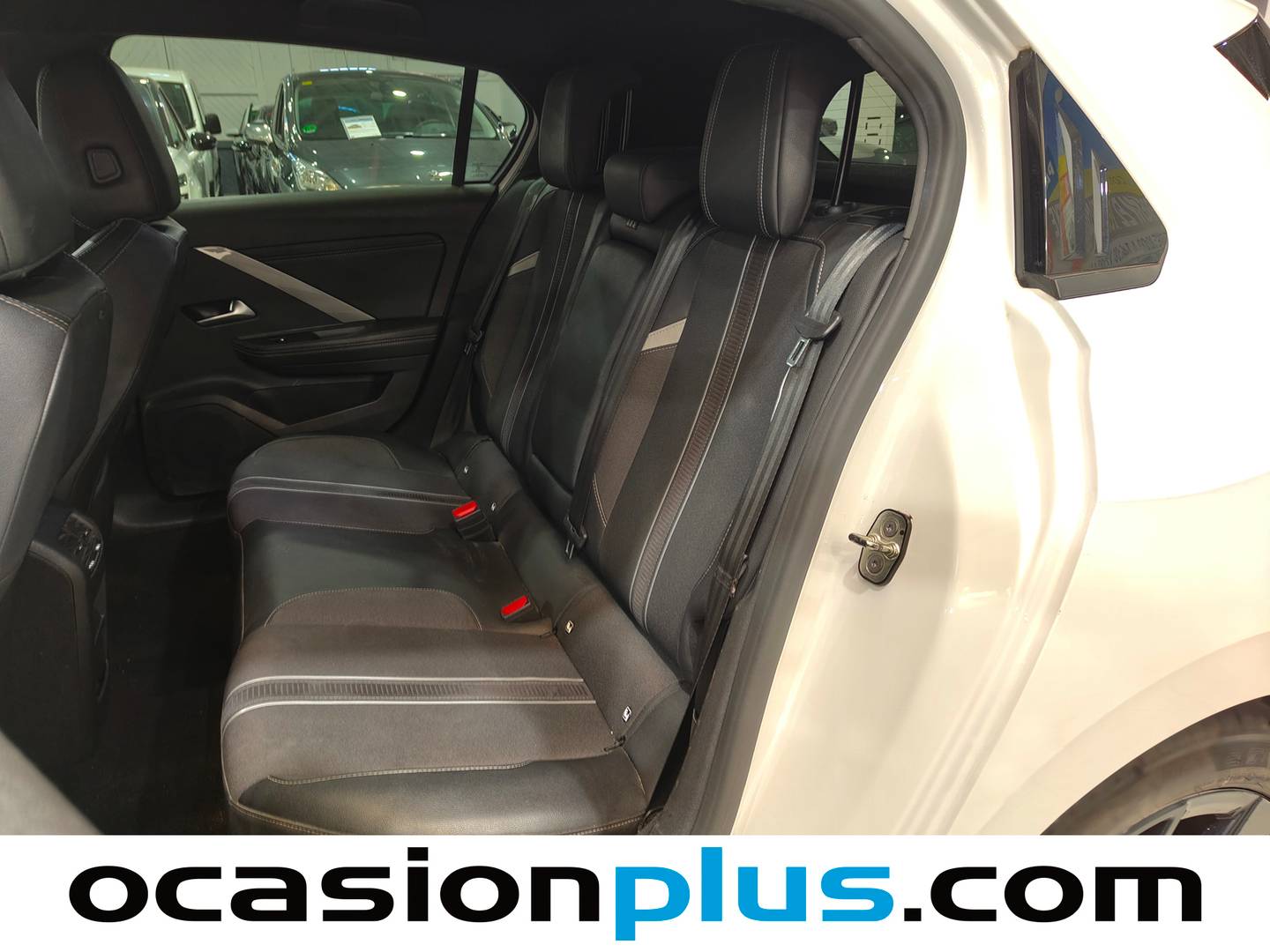 Foto asientos traseros Opel Astra Opel Astra 1.2 Turbo XHT GS (130 CV)