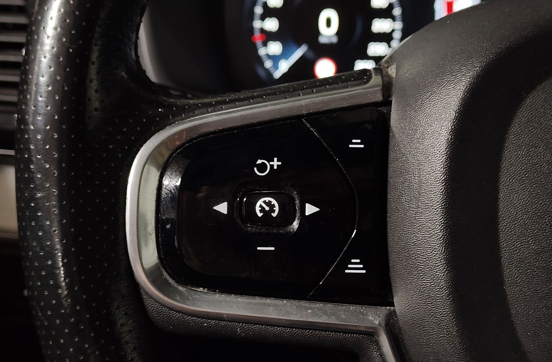 Volvo XC90 D4 Momentum 7 plazas - foto 30