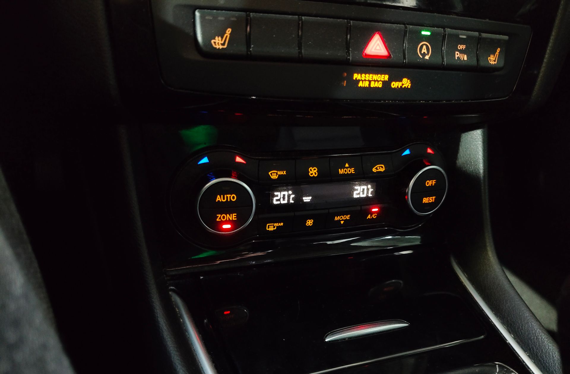 Infiniti Q30 1.5 D Premium - foto 31