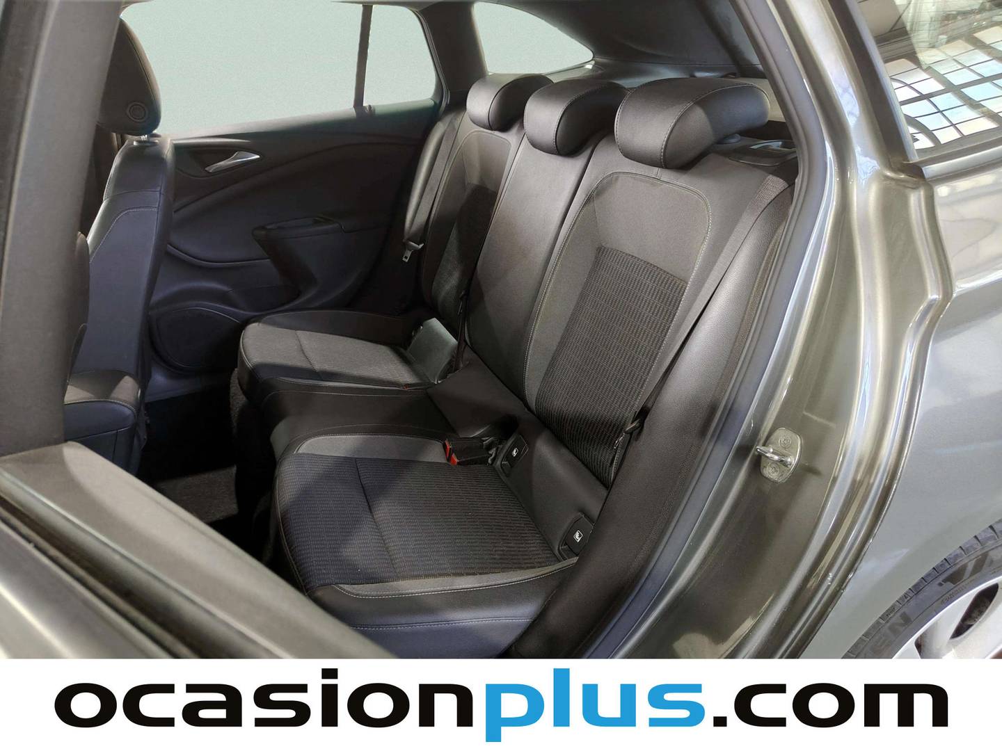 Foto asientos traseros Opel Astra Opel Astra Sports Tourer 1.2 Turbo SHT Business Elegance (130 CV)
