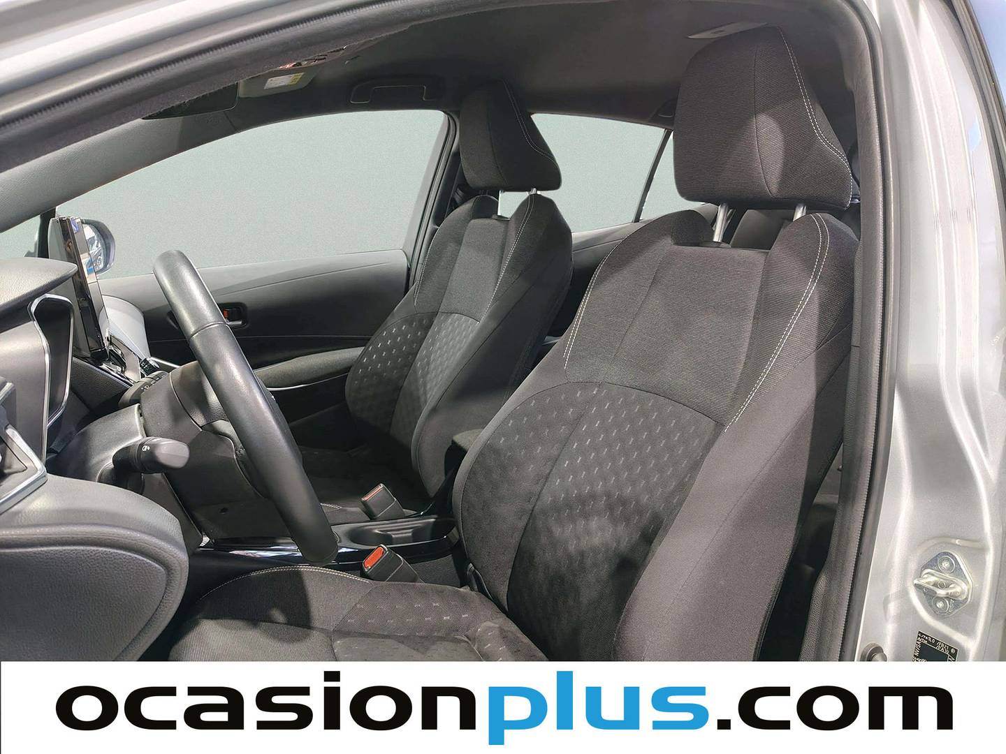 Foto asientos delanteros Toyota Corolla Toyota Corolla 140H Active Plus (140 CV)