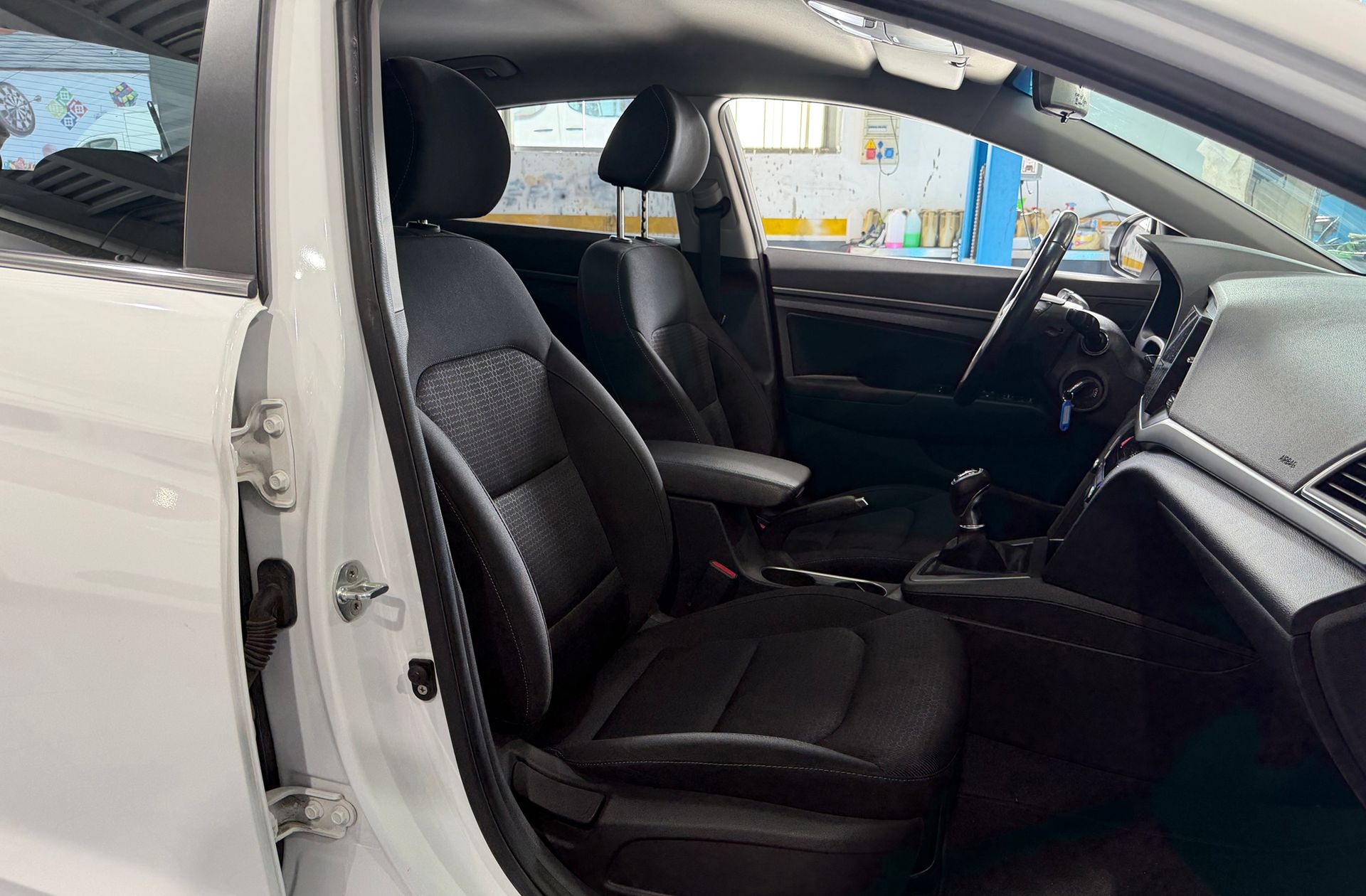 Hyundai Elantra 1.6 CRDi Tecno - foto 19