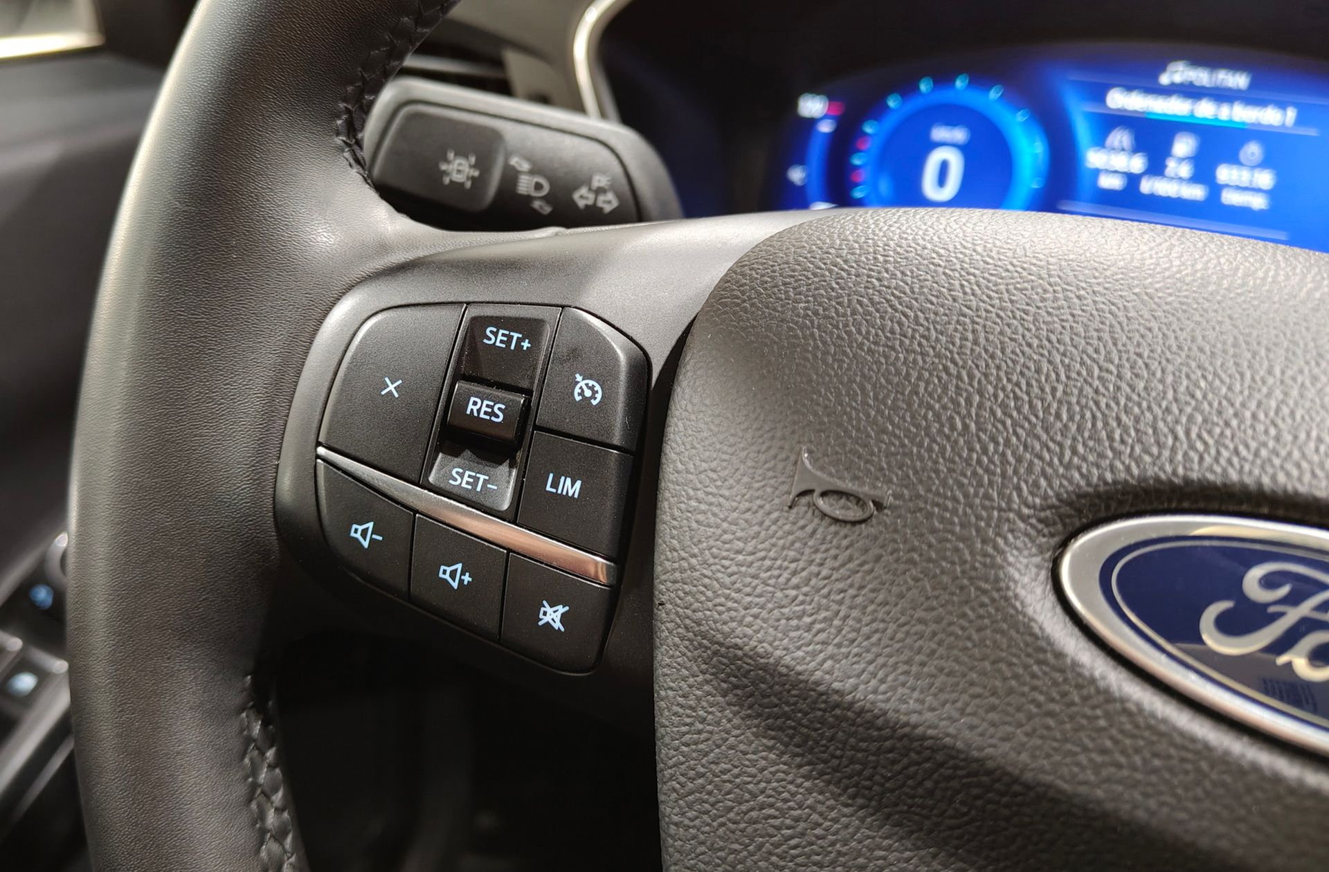 Ford Kuga 1.5 EcoBoost Titanium 4x2 - foto 28