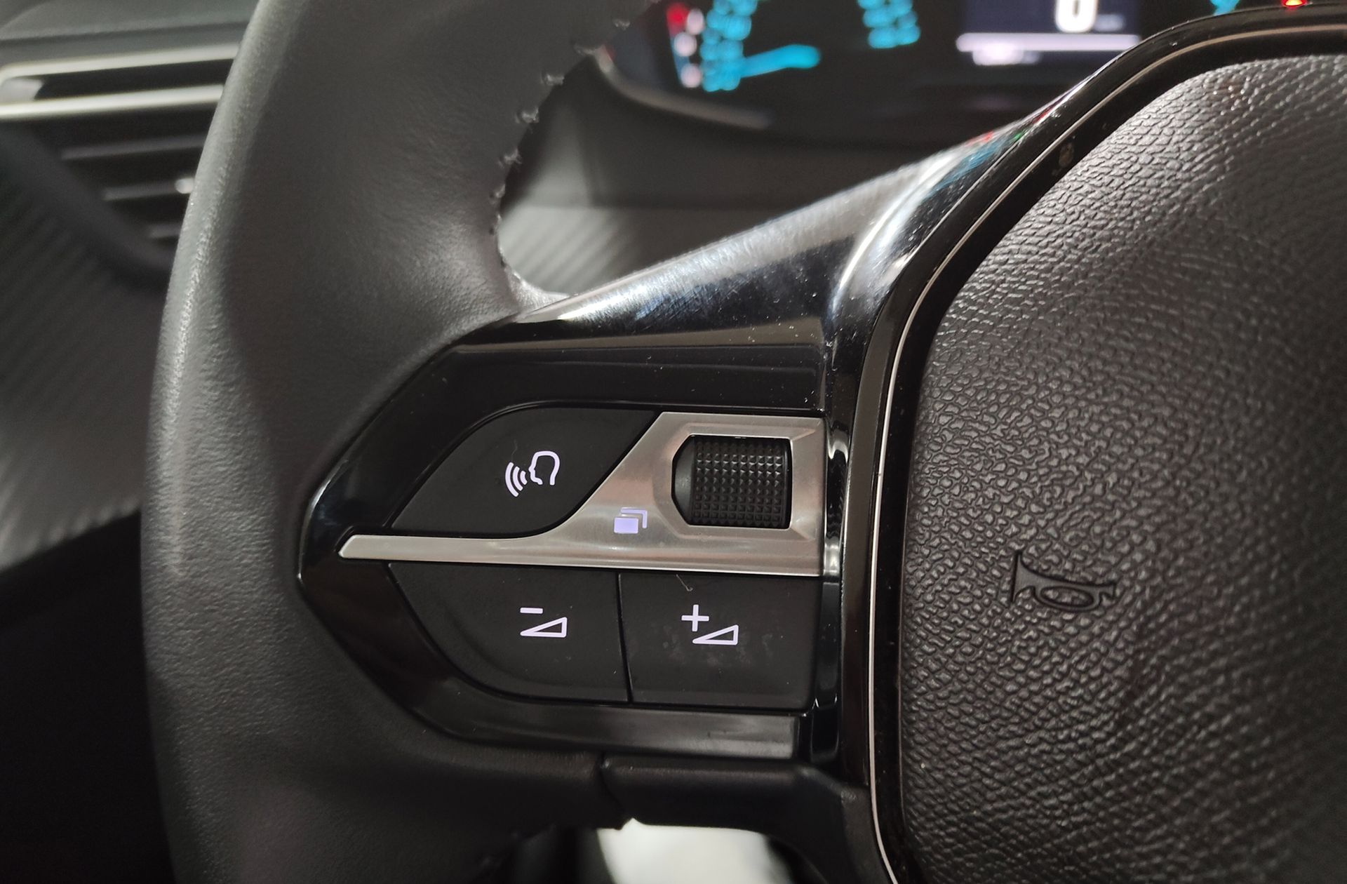 Peugeot 208 Style Hybrid 110 eDCS6 - foto 24
