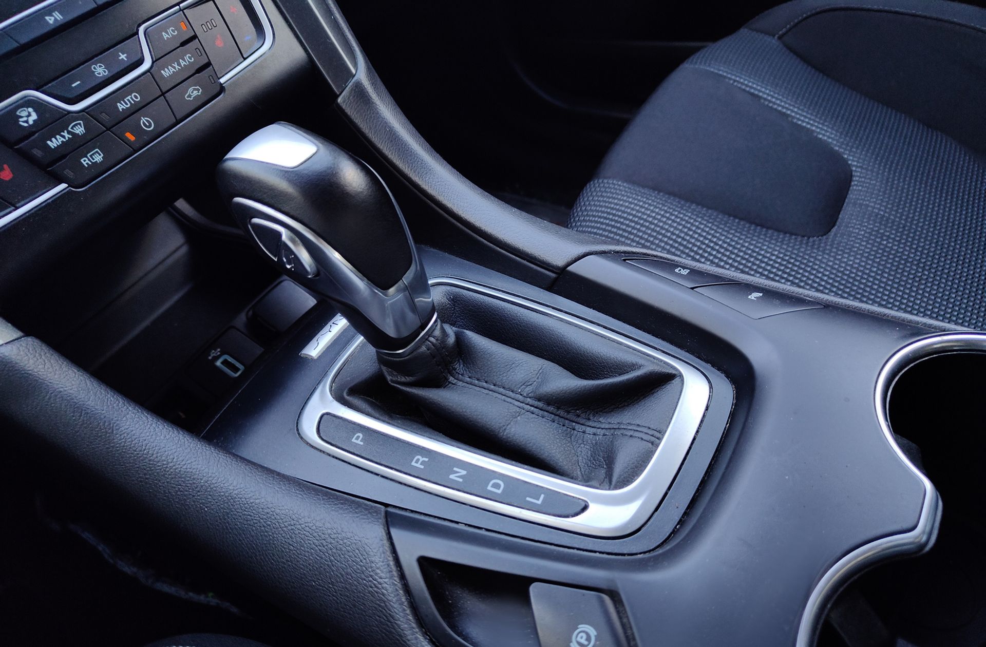 Ford Mondeo 2.0 Híbrido HEV Sedan Titanium - foto 5