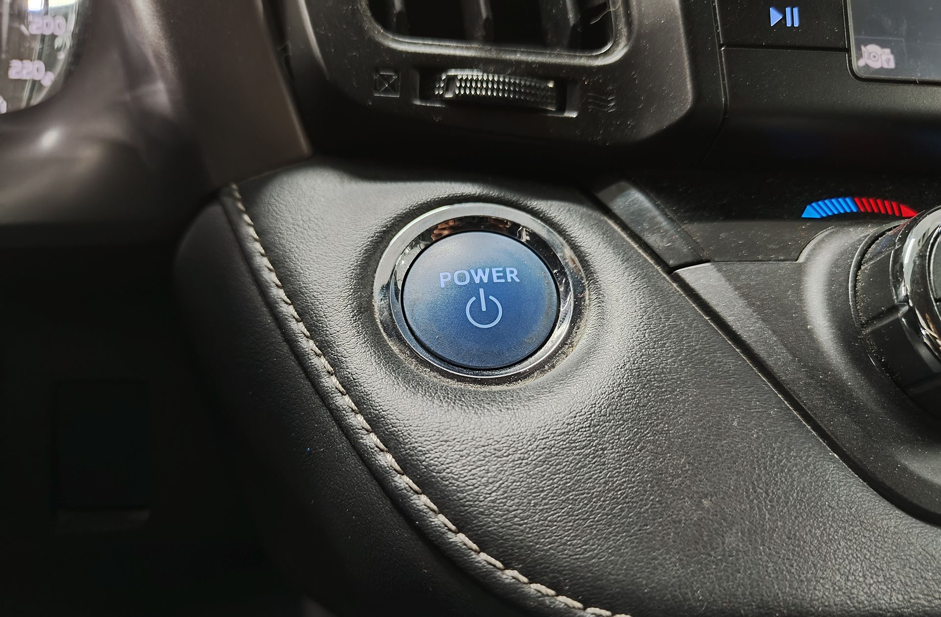 Toyota RAV4 2.5l hybrid Advance Pack Drive 2WD - foto 30