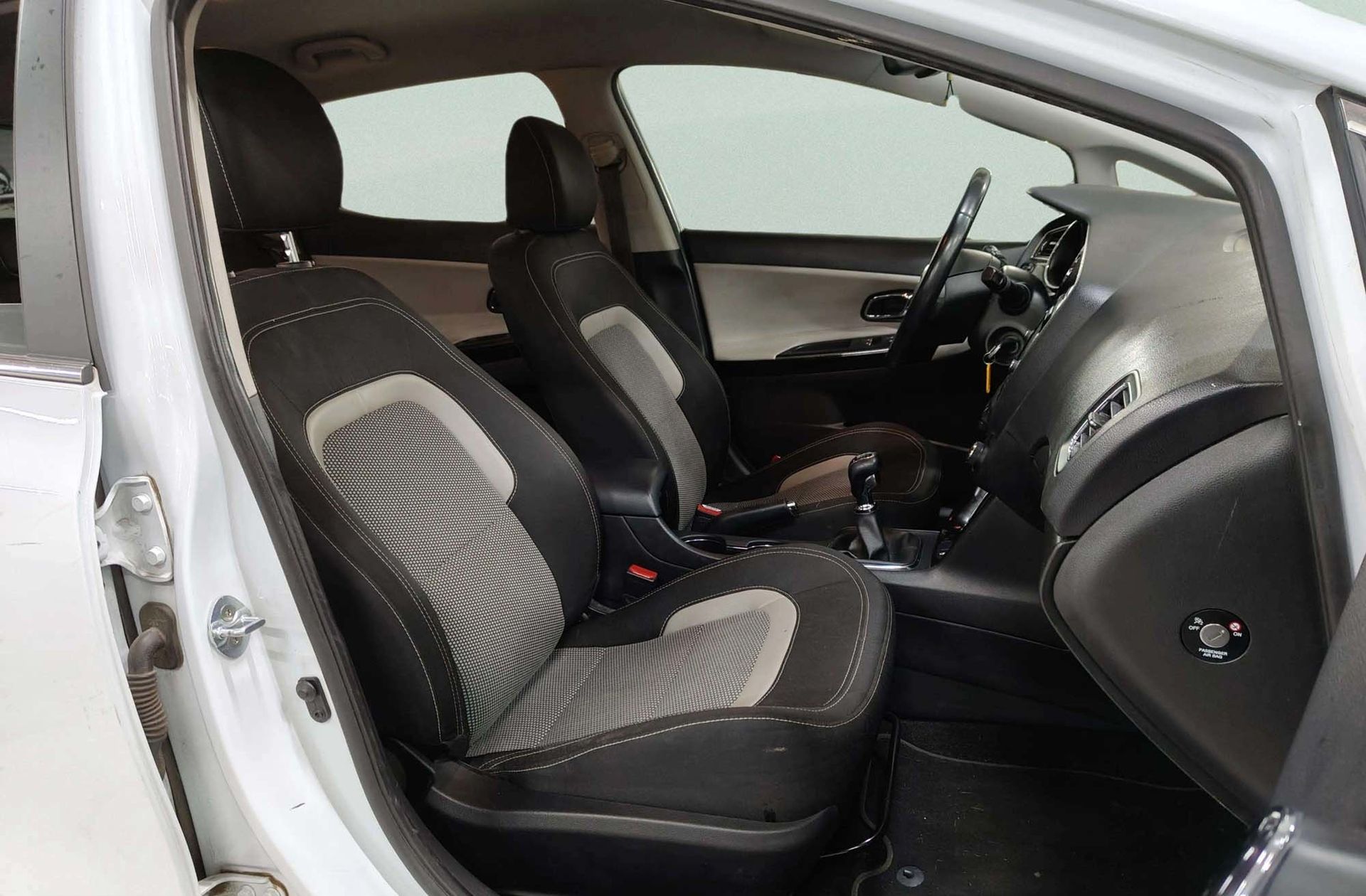Kia Ceed 1.6 CRDi VGT x-Tech17 - foto 16
