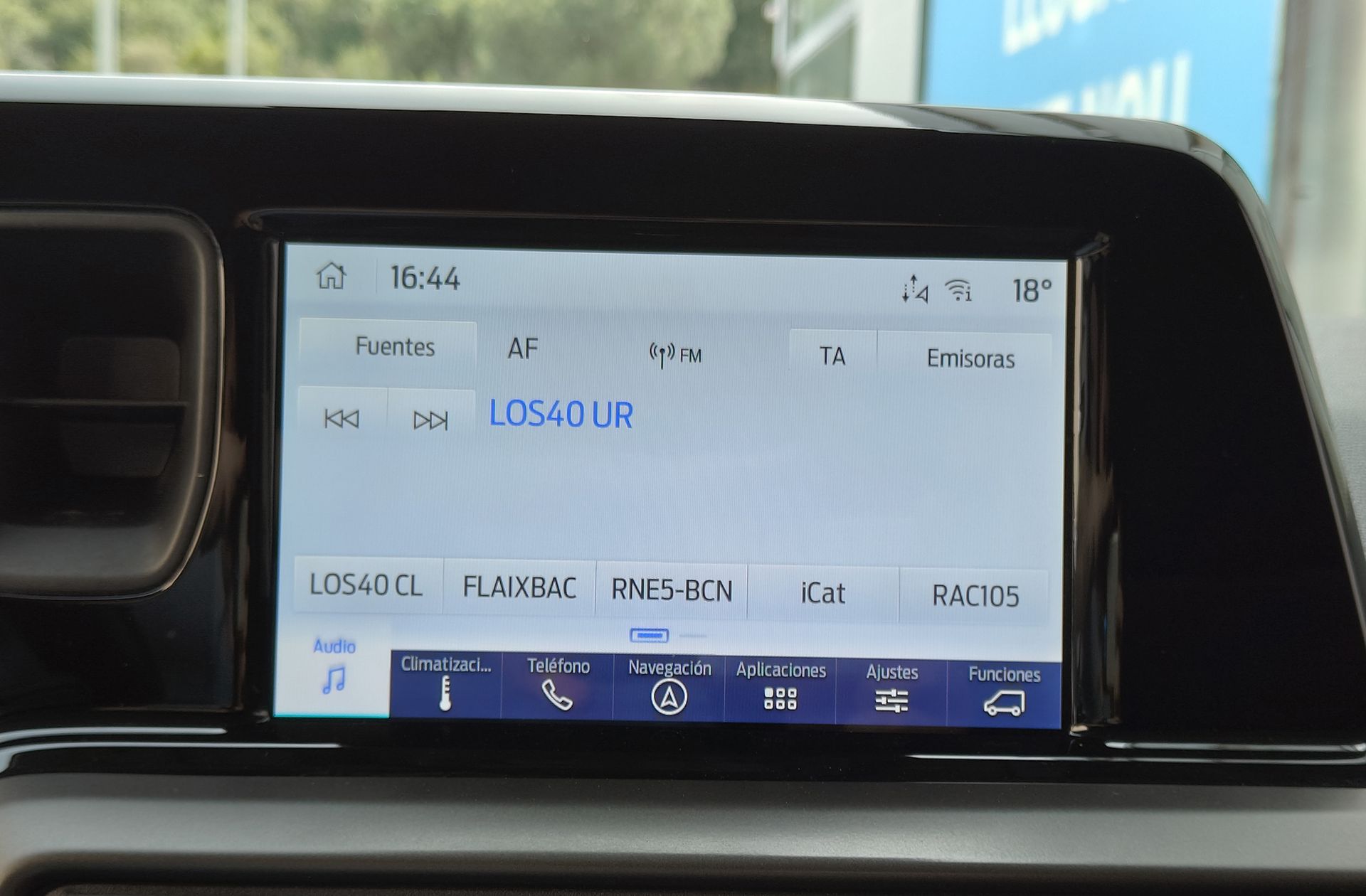 Ford Tourneo Courier 1.0 EcoBoost Trend - foto 34