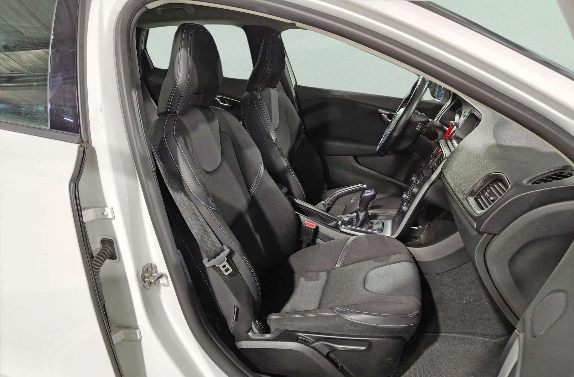 Volvo V40 T2 Momentum - foto 15