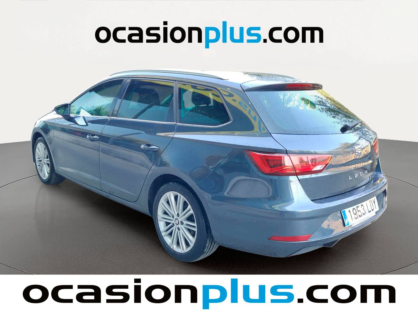 Foto delantera Seat León Seat León ST 1.5 TGI GNC Xcellence Edition Plus DSG7 (130 CV) derecha