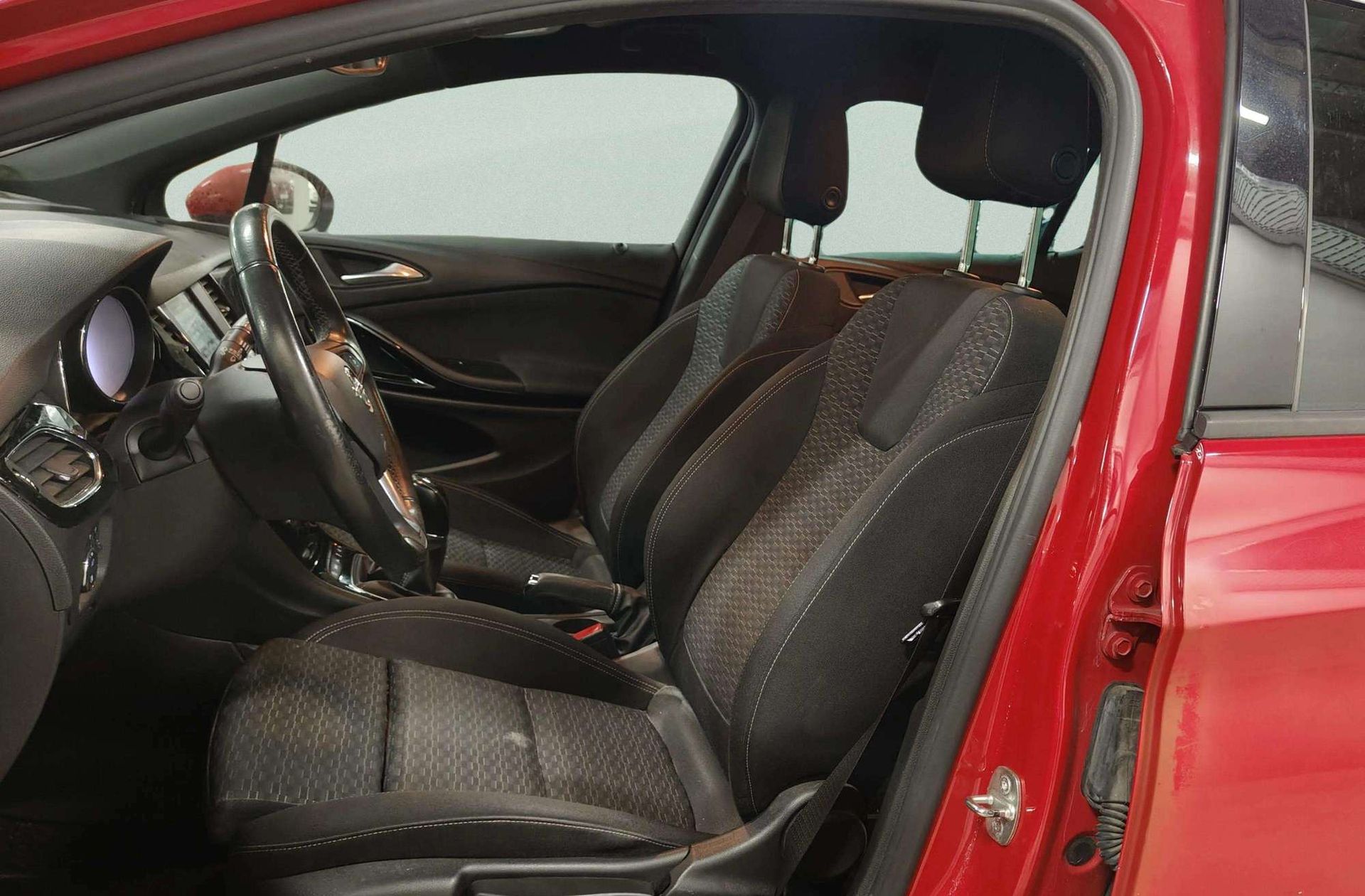 Opel Astra 1.6 CDTi Dynamic - foto 12