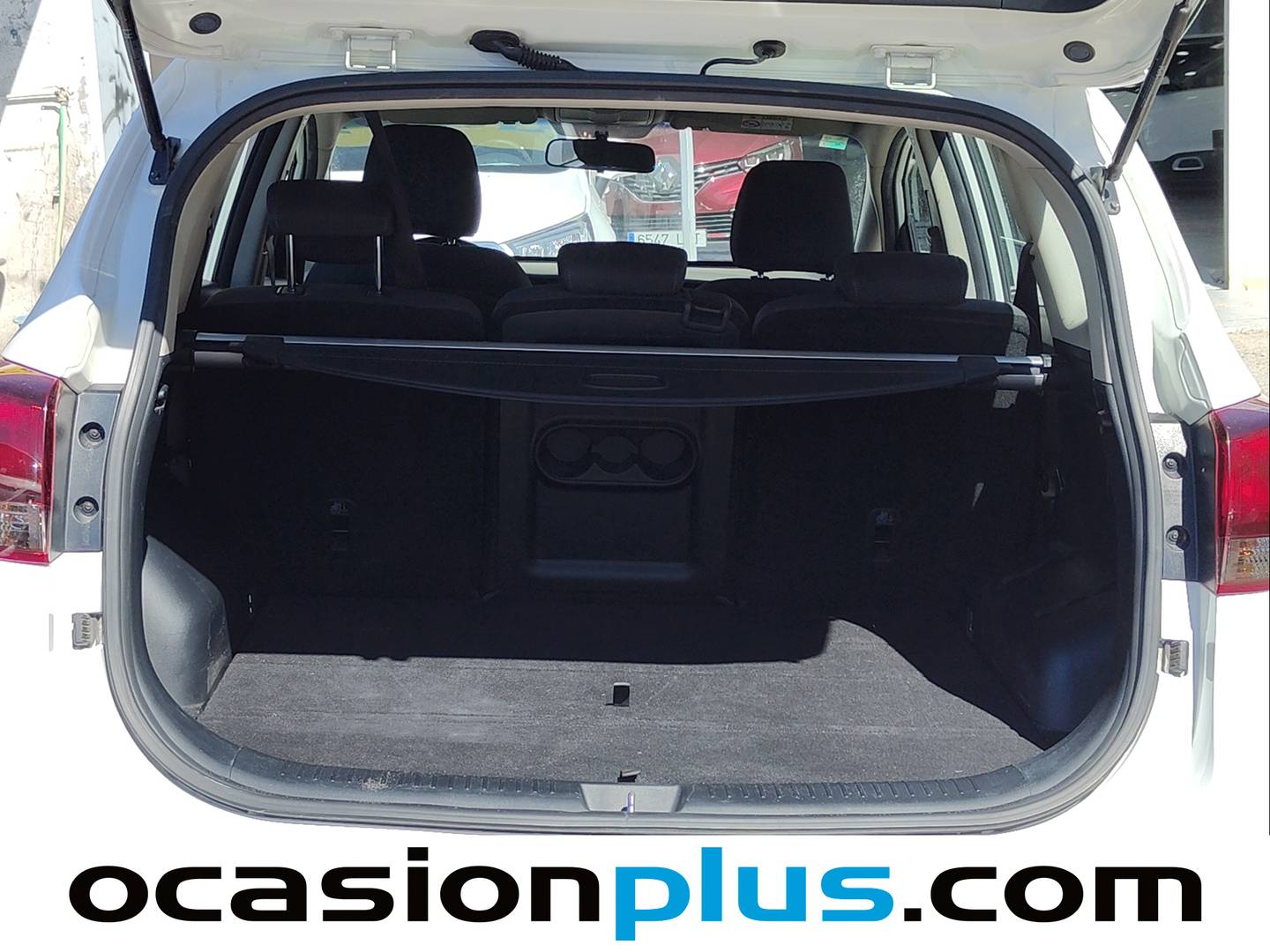 Fotos maletero KIA Carens KIA Carens 1.7 CRDi VGT Eco-Dynamics Basic (115 CV)