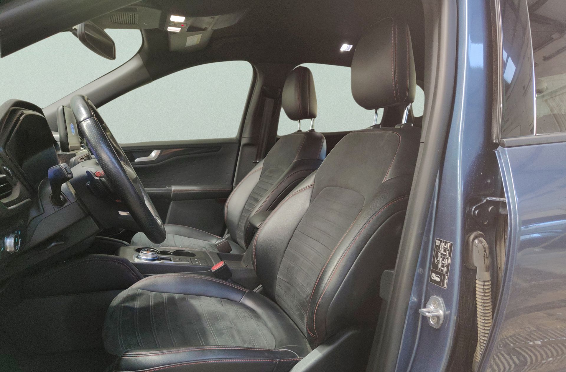 Ford Kuga 2.0 EcoBlue ST-Line X 4x4 - foto 12