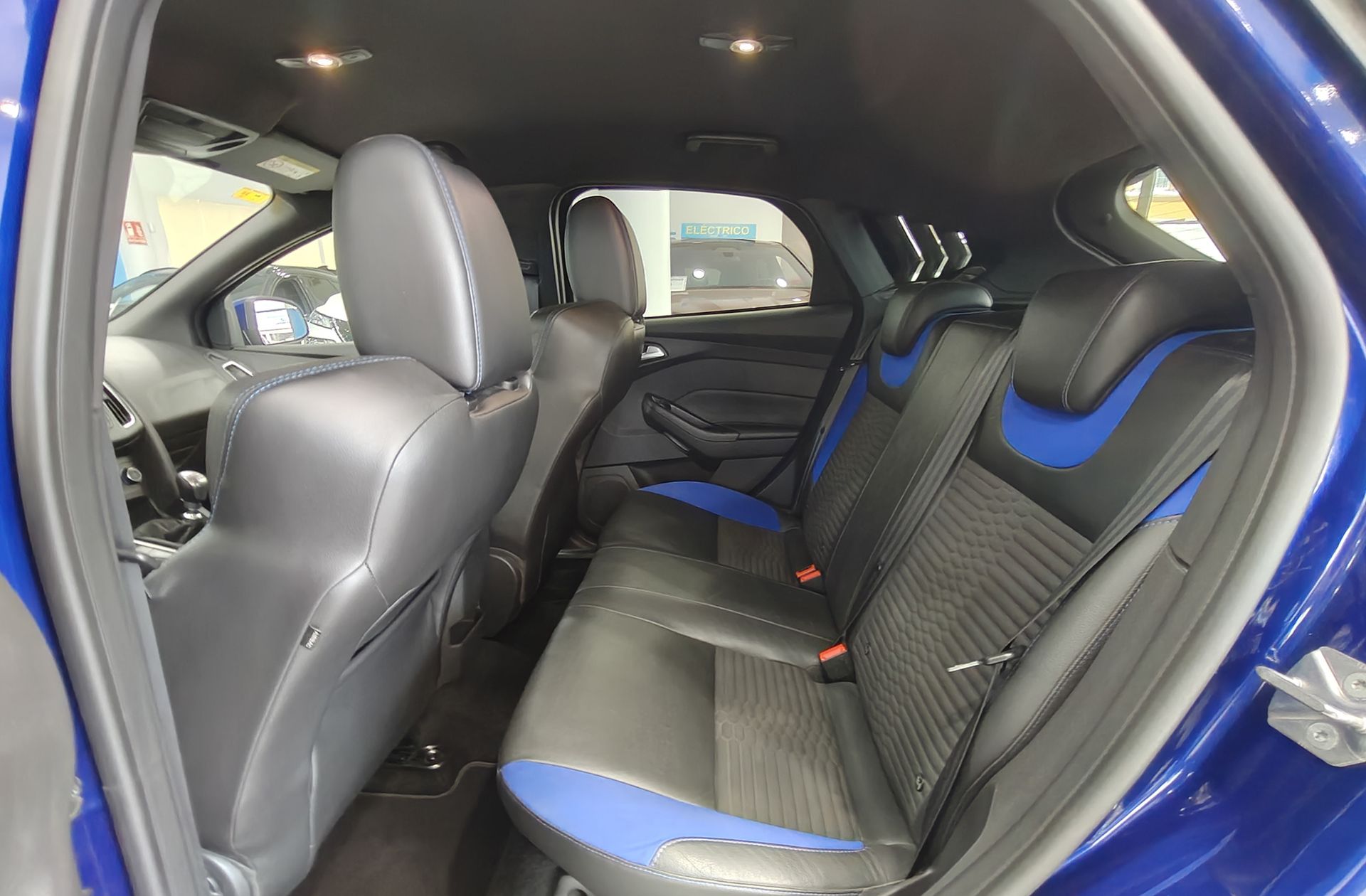 Ford Focus 2.0 EcoBoost ST - foto 12