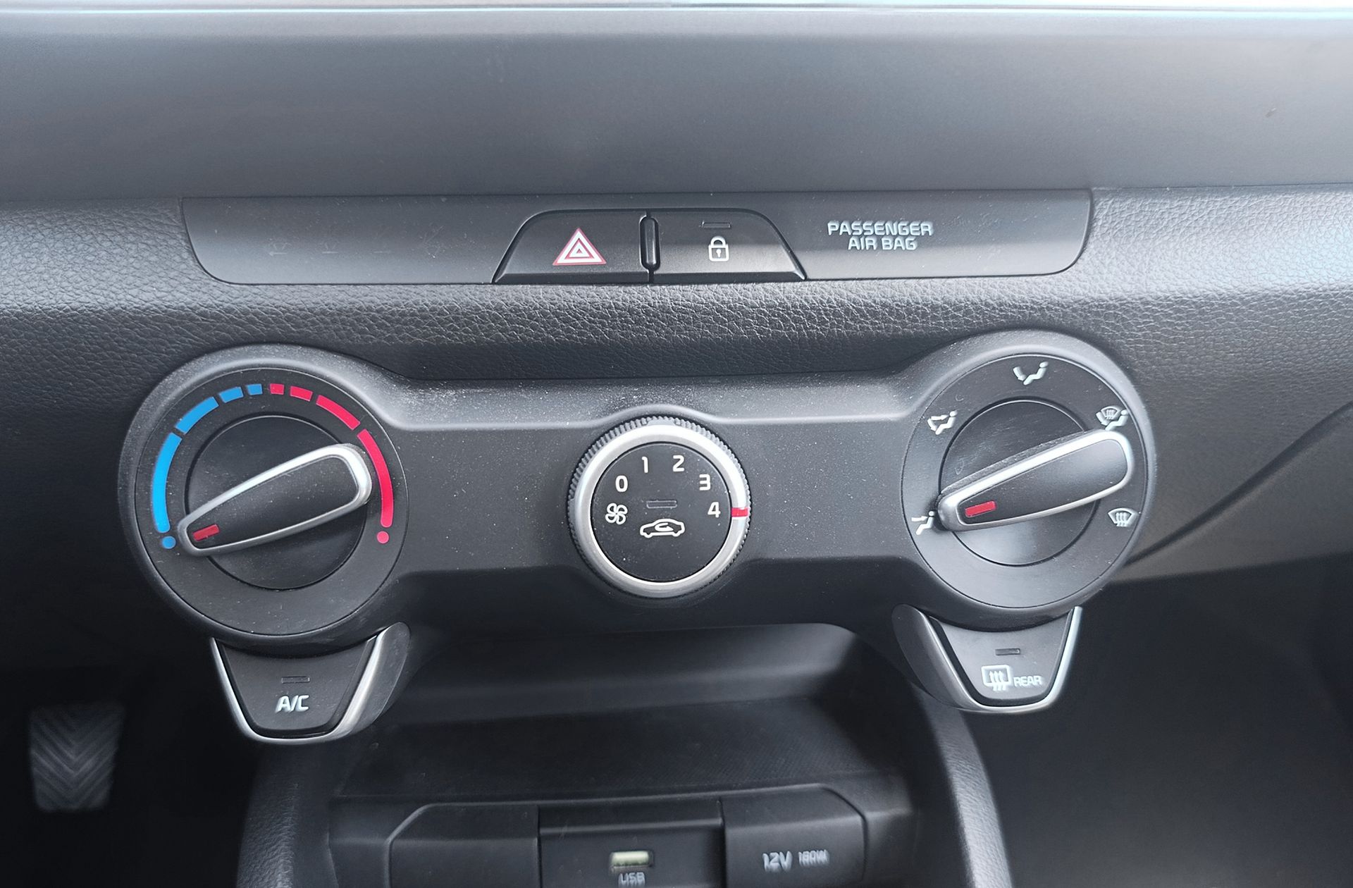 Kia Stonic 1.0 T-GDi MHEV Concept - foto 29