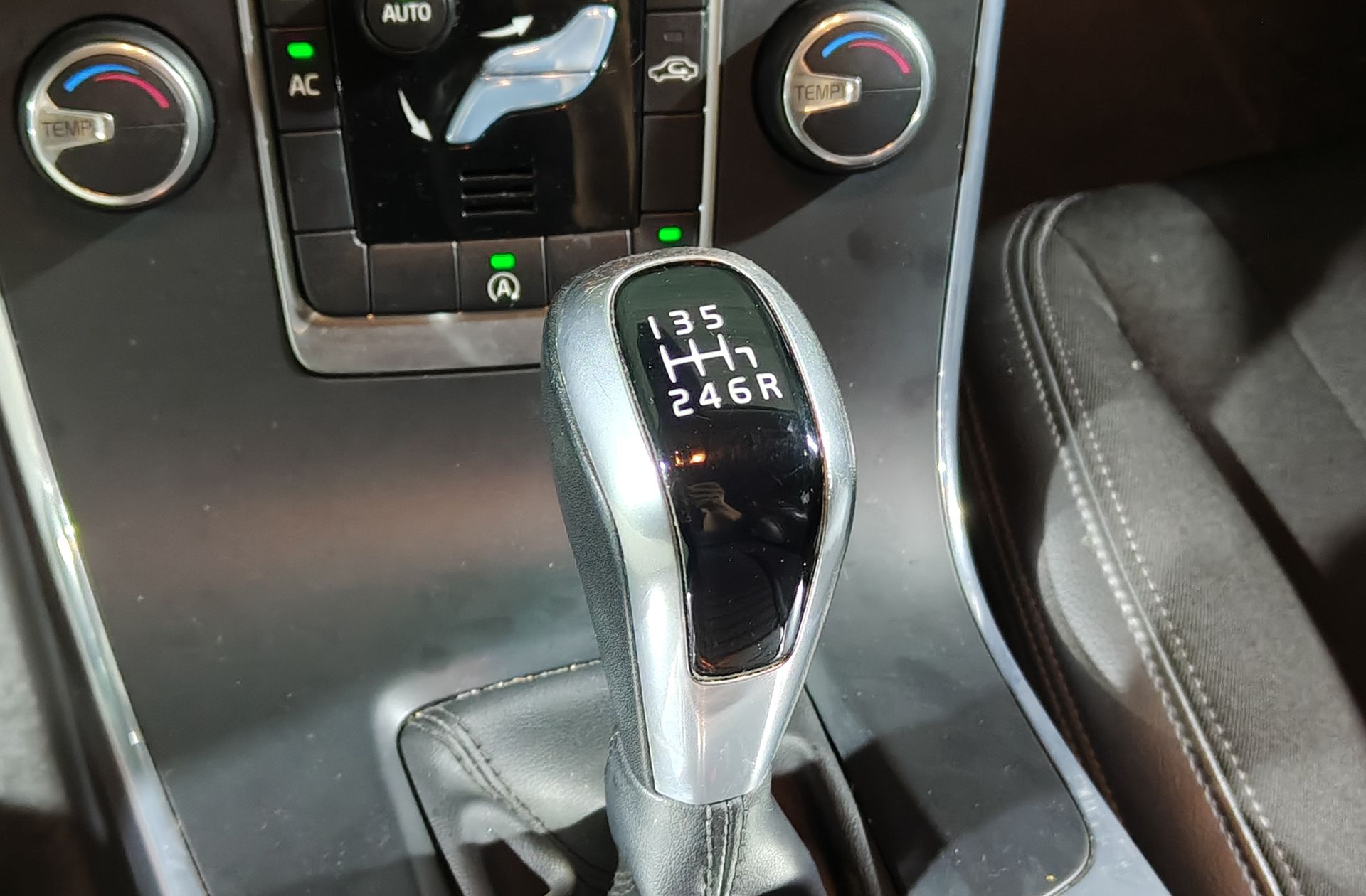 Volvo V60 Cross Country D3 Kinetic - foto 5