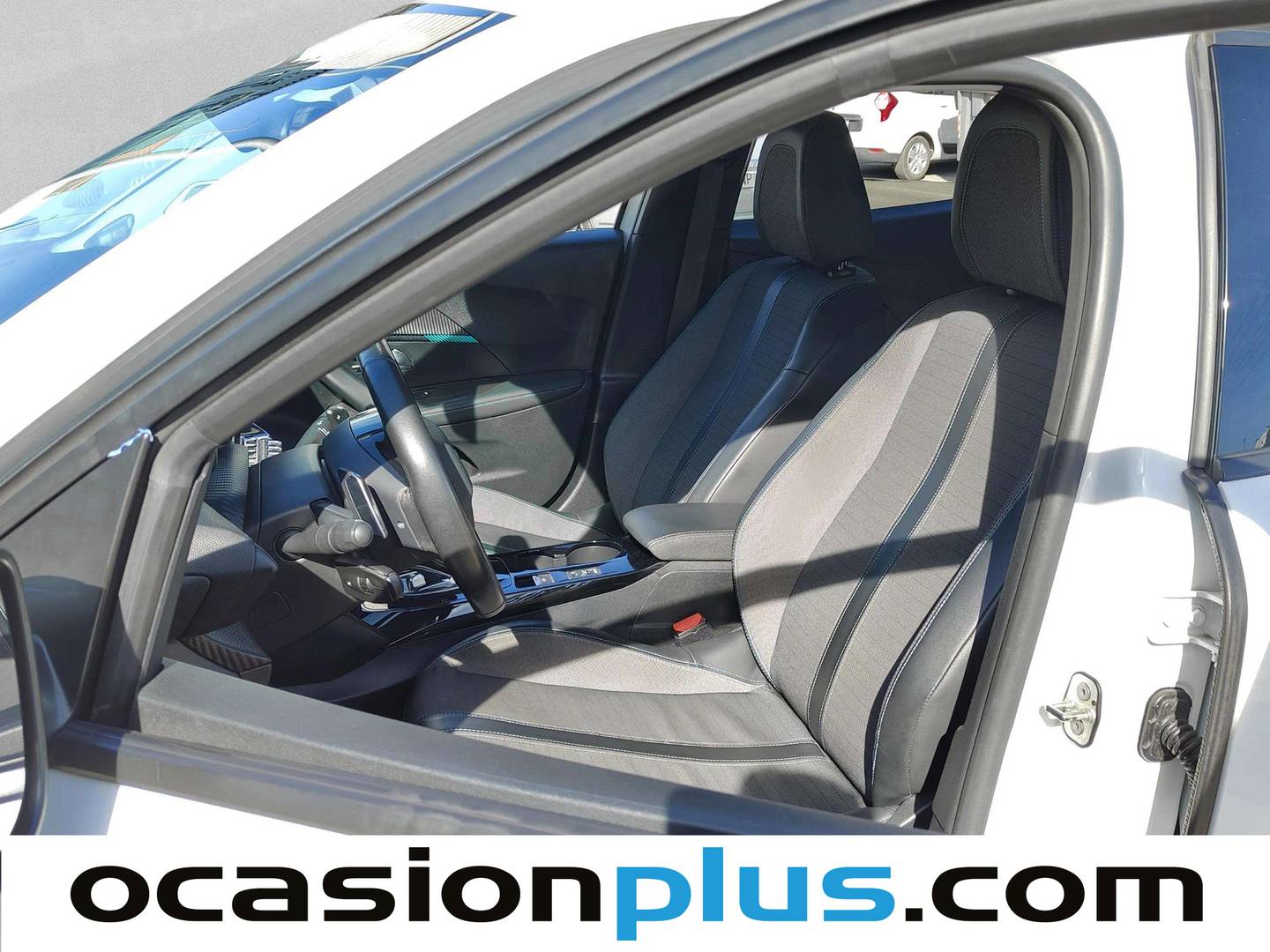 Foto asientos delanteros Peugeot 2008 Peugeot 2008 PureTech 130 S&S Allure Pack EAT8 (130 CV)