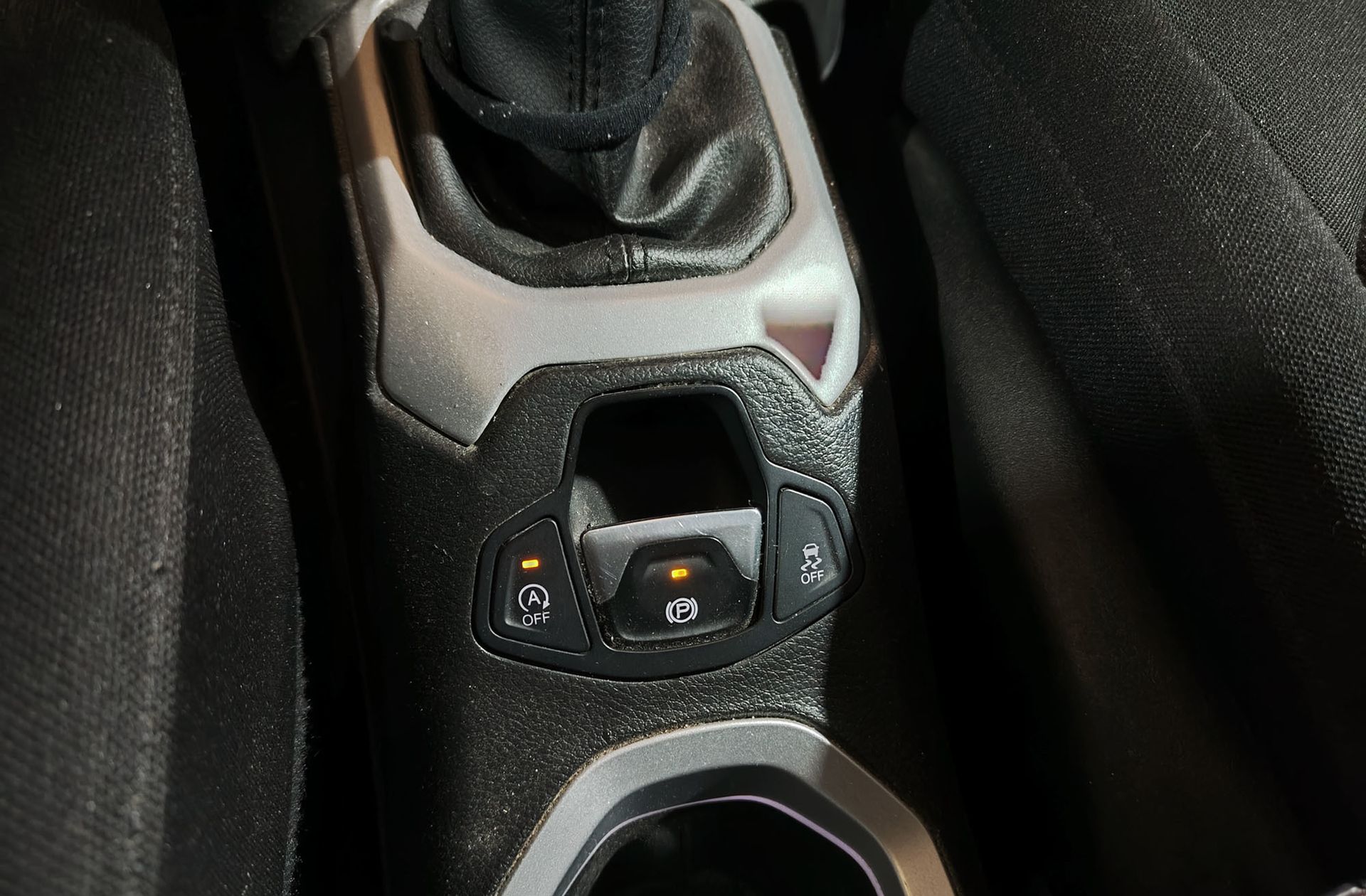 Jeep Renegade 1.4 MultiAir Longitude 4x2 - foto 26