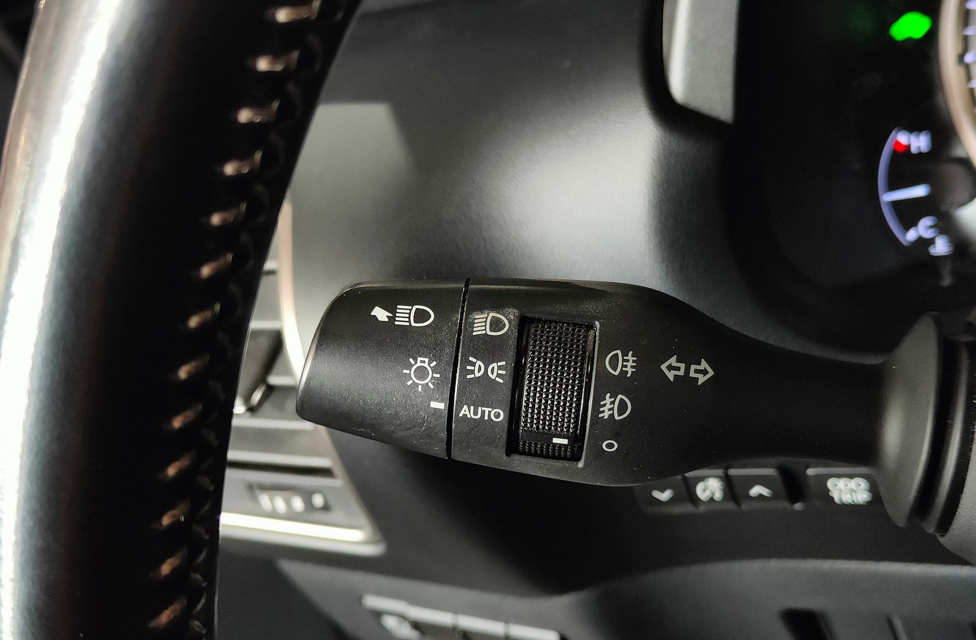 Lexus NX 300h Business Navigation 2WD - foto 27