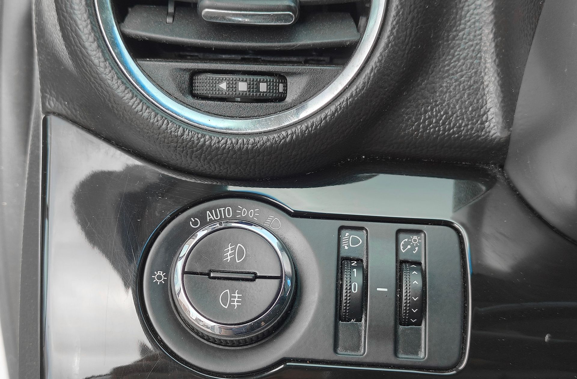 Chevrolet Orlando 2.0 VCDi LTZ 7 plazas - foto 23