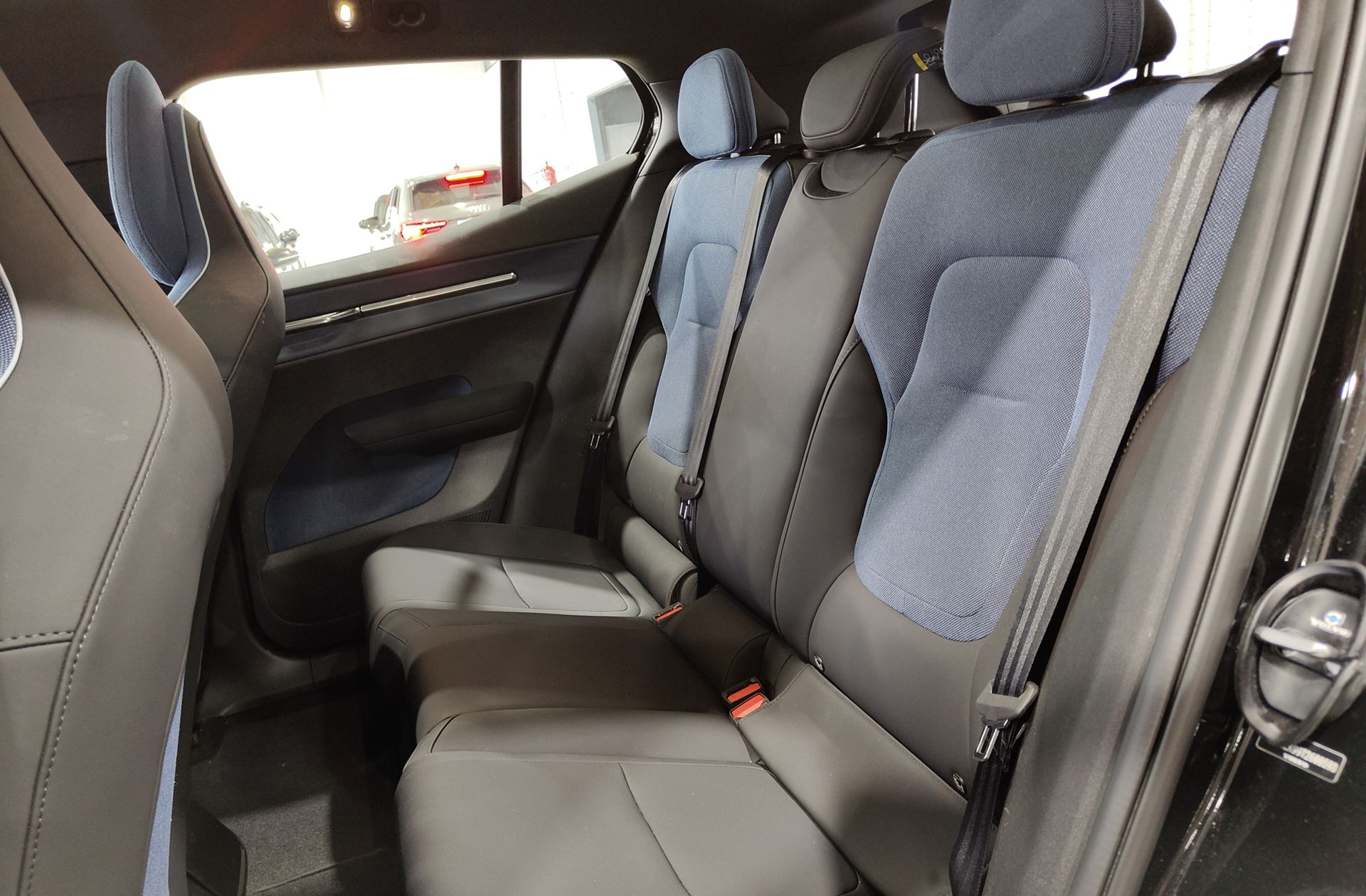 Volvo EX30 Twin Motor Ultra AWD - foto 12