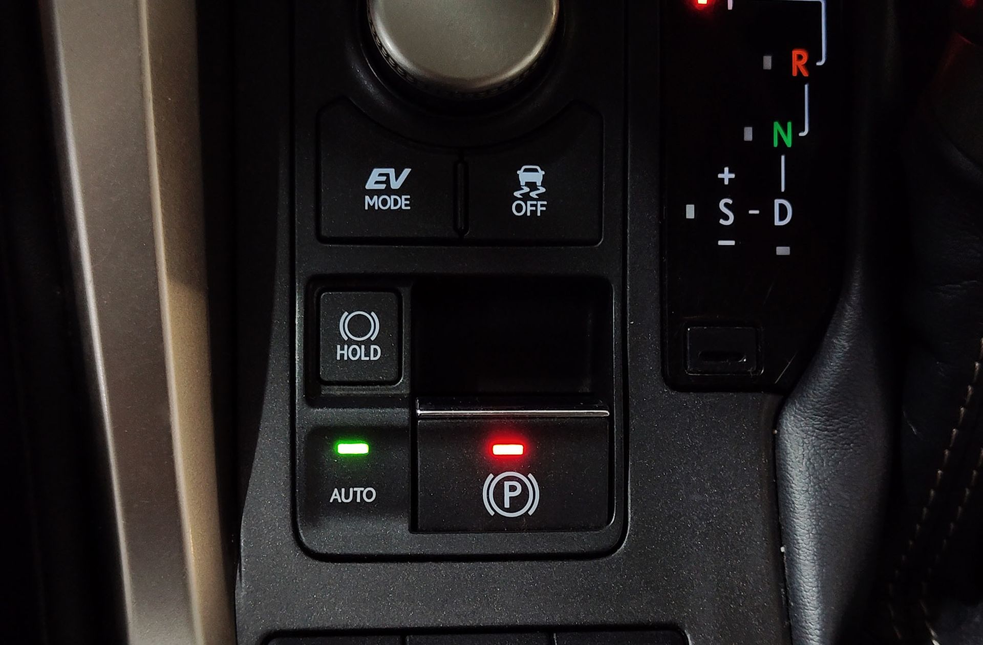 Lexus NX 300h Executive Tecno 4WD - foto 40
