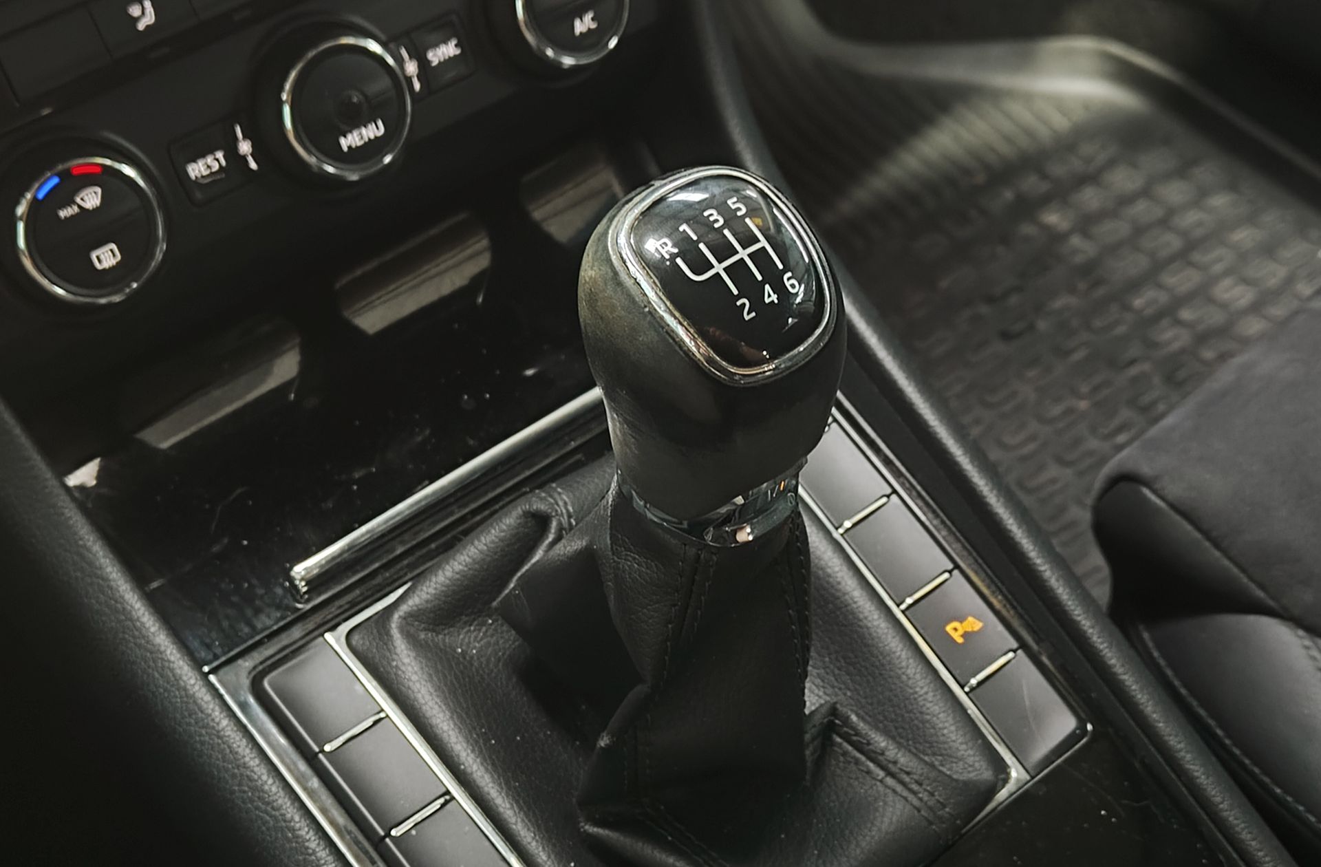 Škoda Superb 1.6 TDI CR Ambition - foto 5