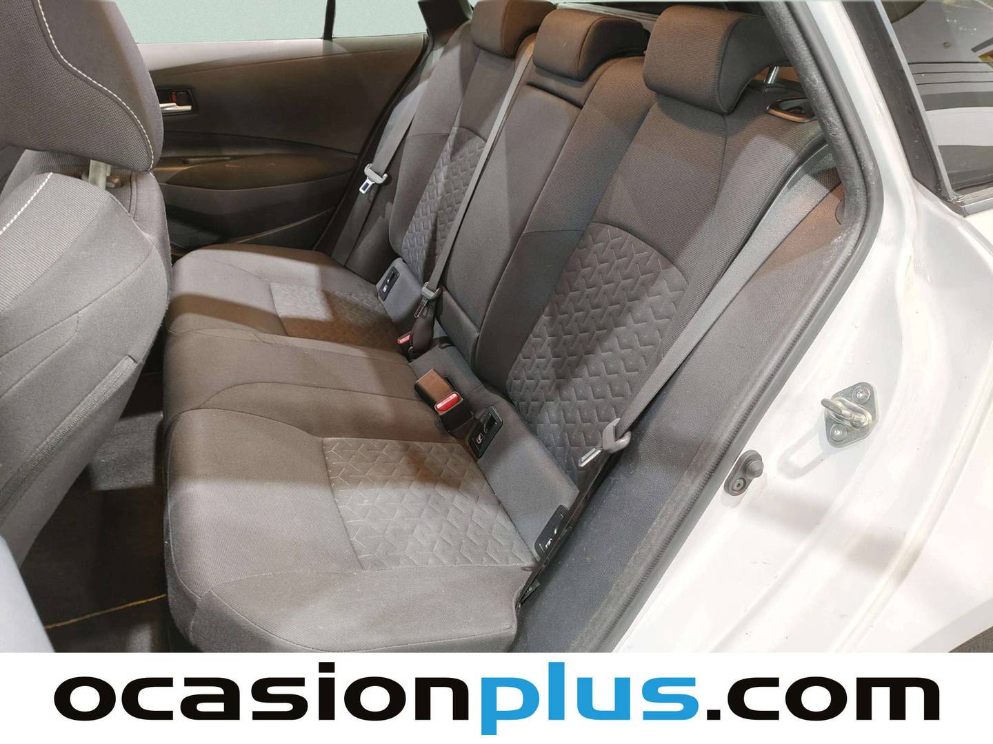 Foto asientos traseros Toyota Corolla Toyota Corolla 140H Active Plus Touring Sport (140 CV)