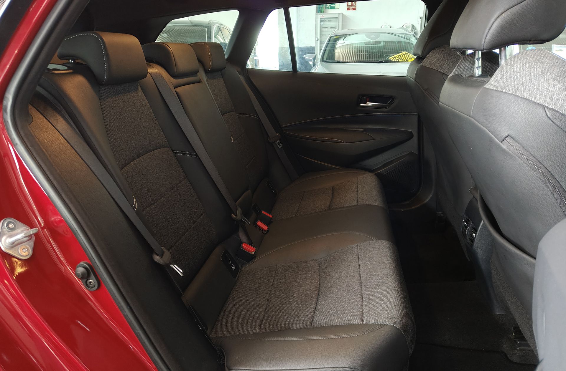 Toyota Corolla Touring Sports 180H Style E-CVT - foto 20