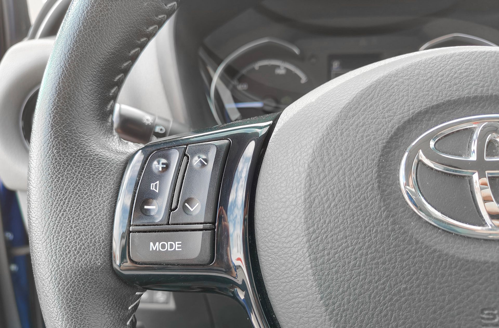 Toyota Yaris 100H Feel - foto 26
