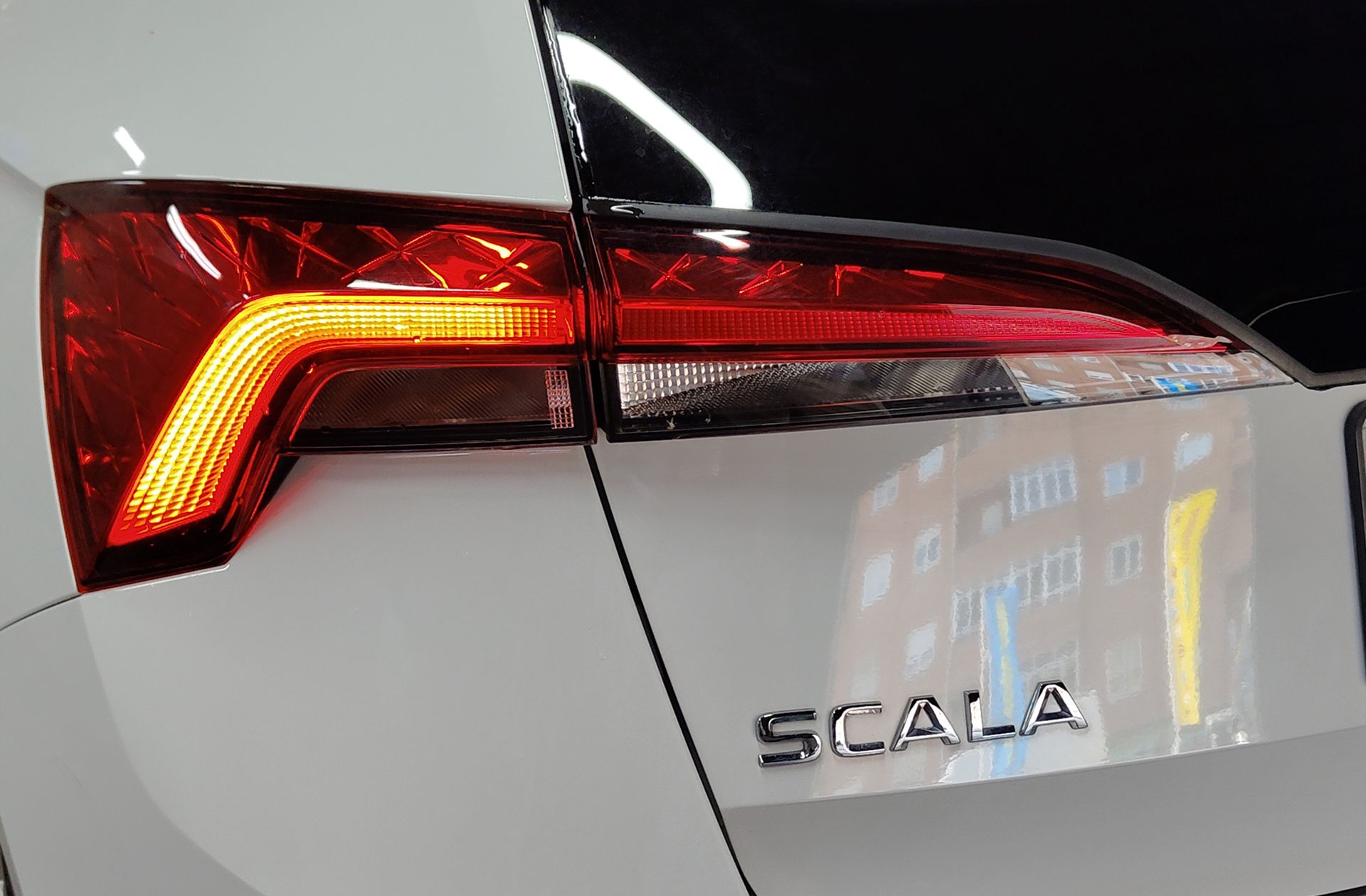 Škoda Scala 1.5 TSI Ambition DSG - foto 19