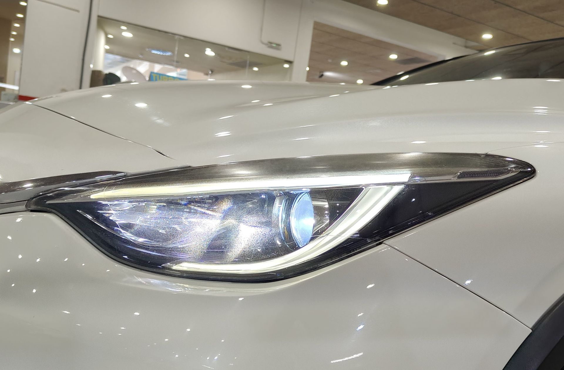 Infiniti QX30 2.2D Premium AWD 7DCT - foto 14