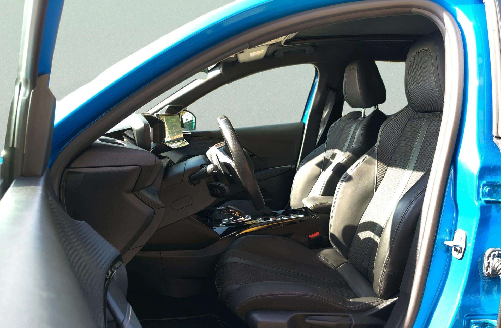 Peugeot 208 PureTech 100 GT Line EAT8 - foto 11
