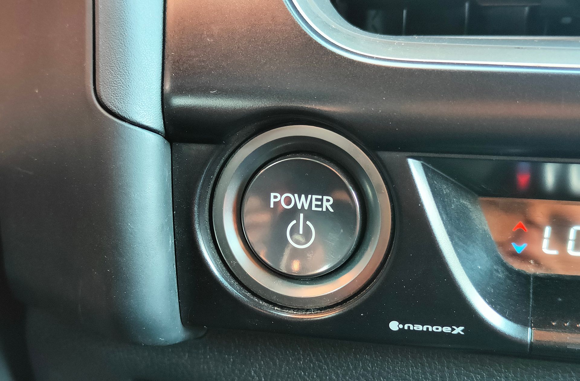 Lexus UX 250h Premium - foto 32