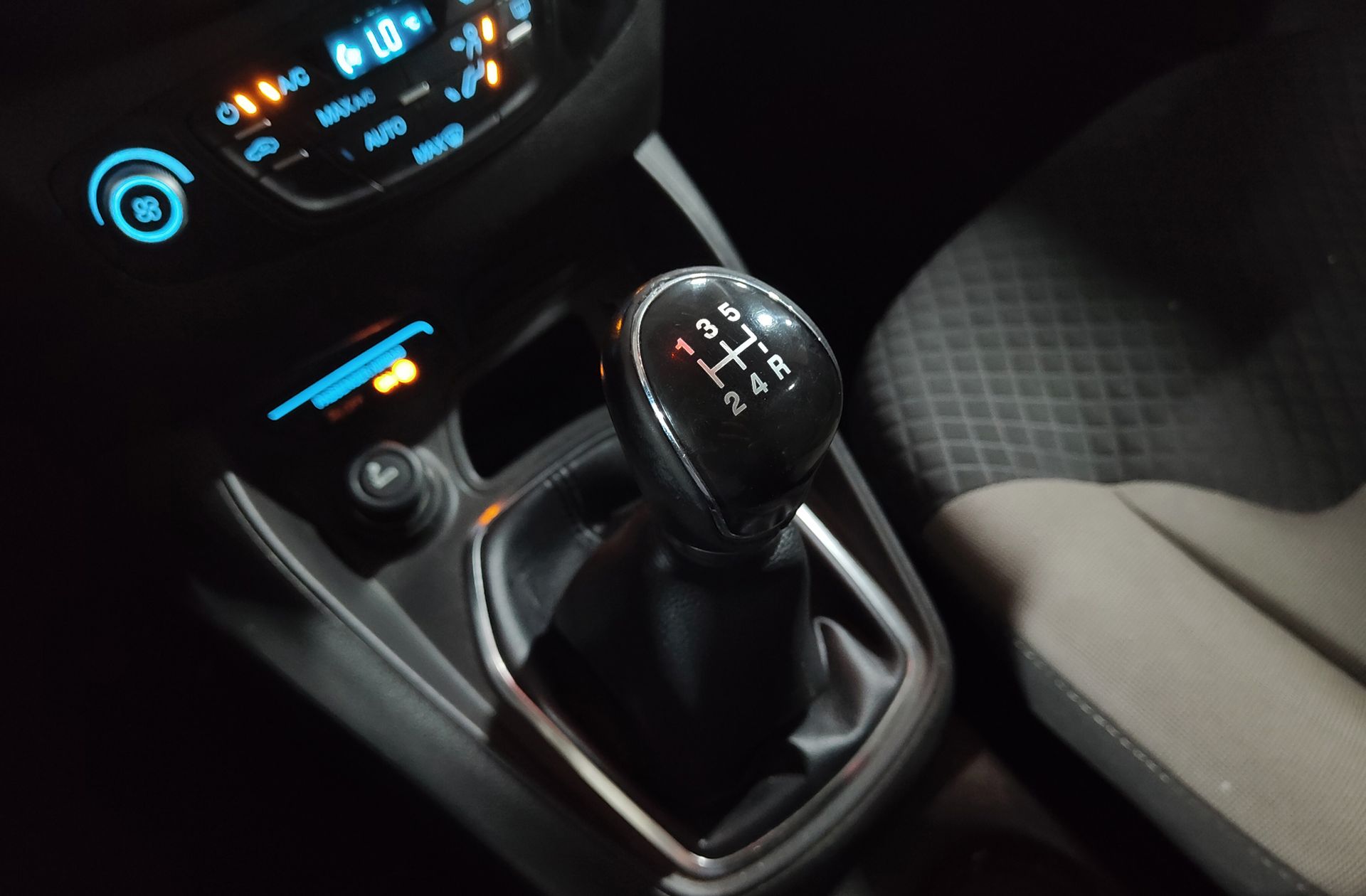 Ford Tourneo Courier 1.0 EcoBoost Titanium - foto 5