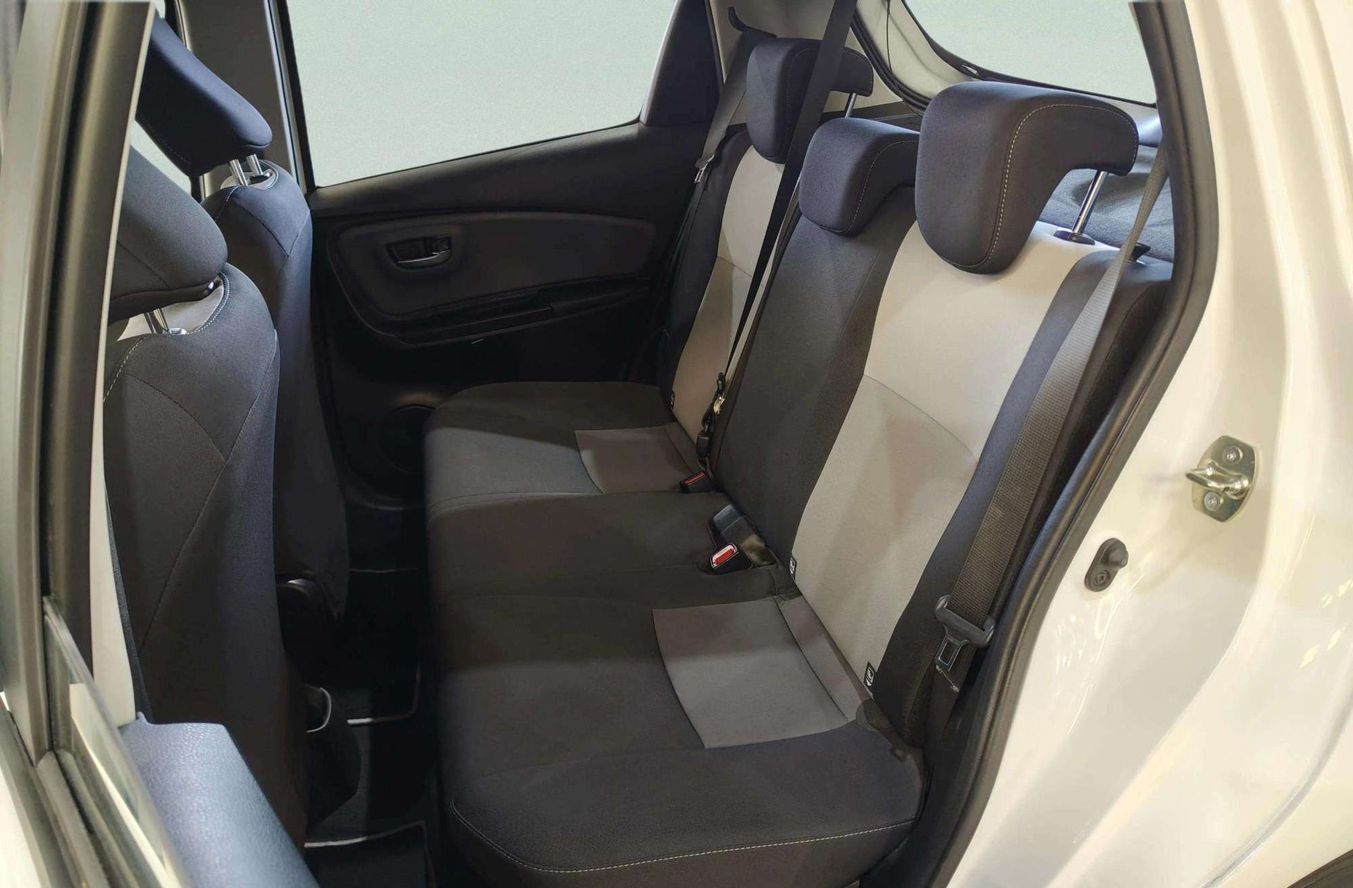 Toyota Yaris 1.5 Hybrid Active - foto 11