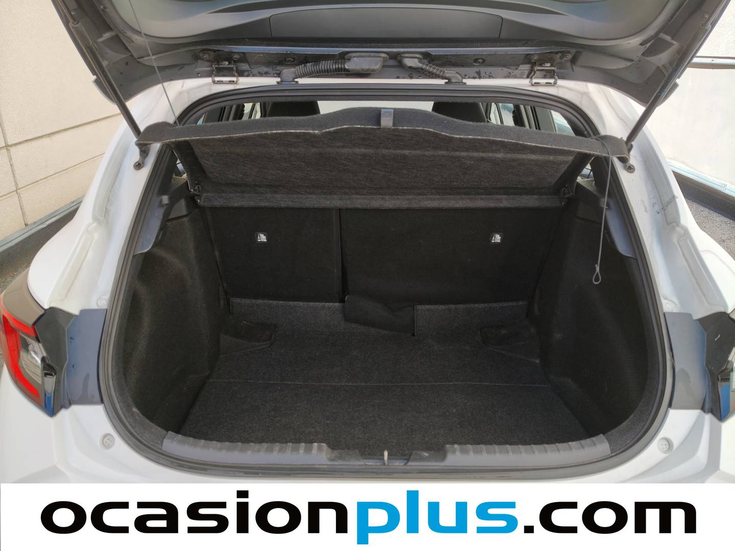 Fotos maletero Toyota Corolla Toyota Corolla 140H Business (140 CV)