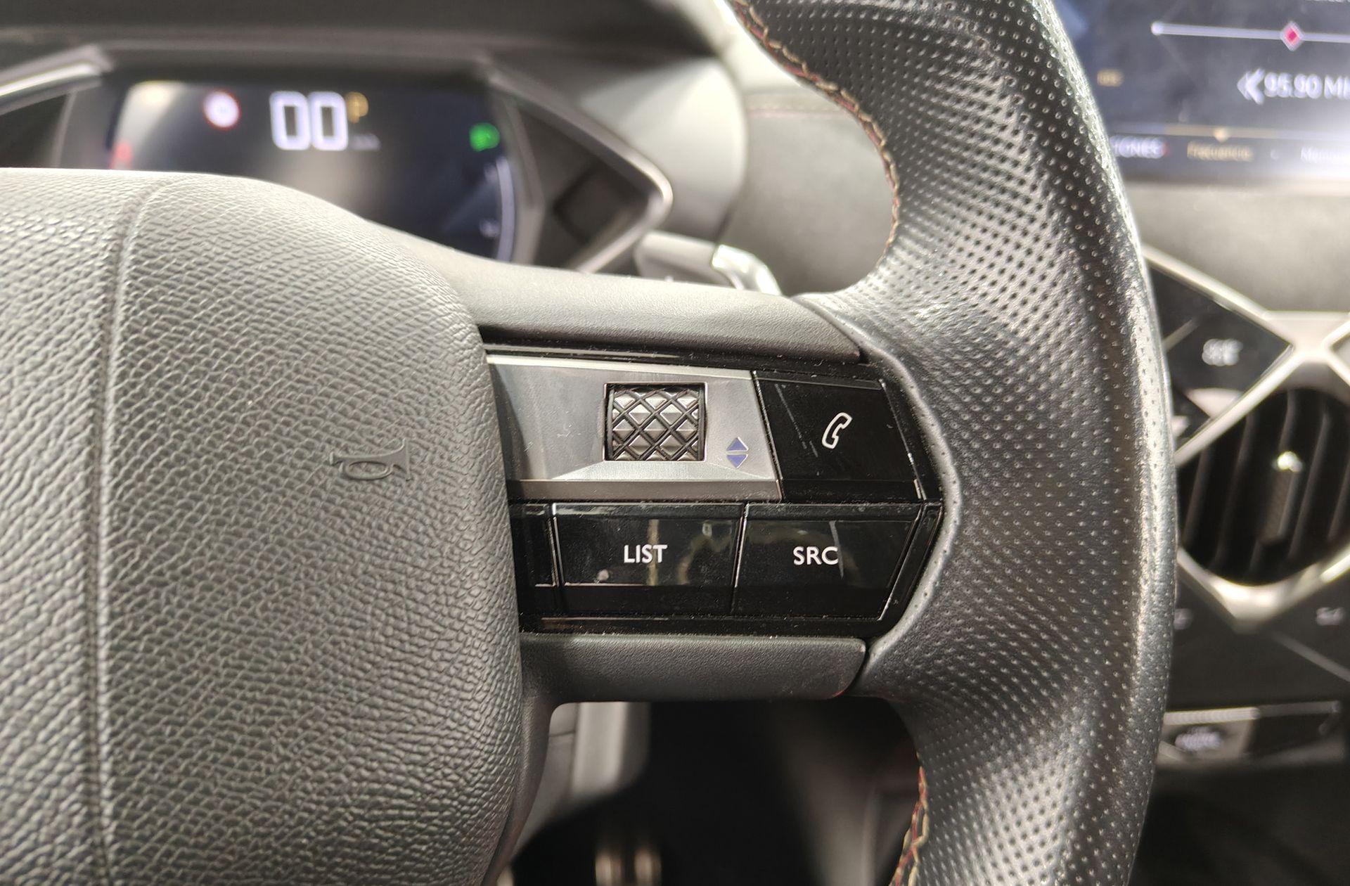 DS 3 Crossback DS3 BlueHDi 130 Performance Line - foto 29