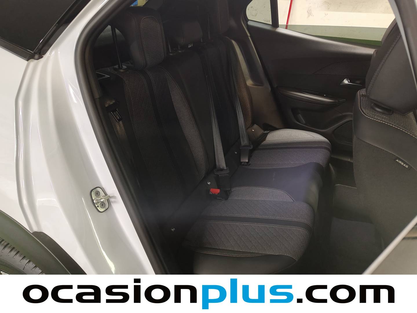 Foto Peugeot 2008 Peugeot 2008 Allure Hybrid eDCS6 (136 CV)