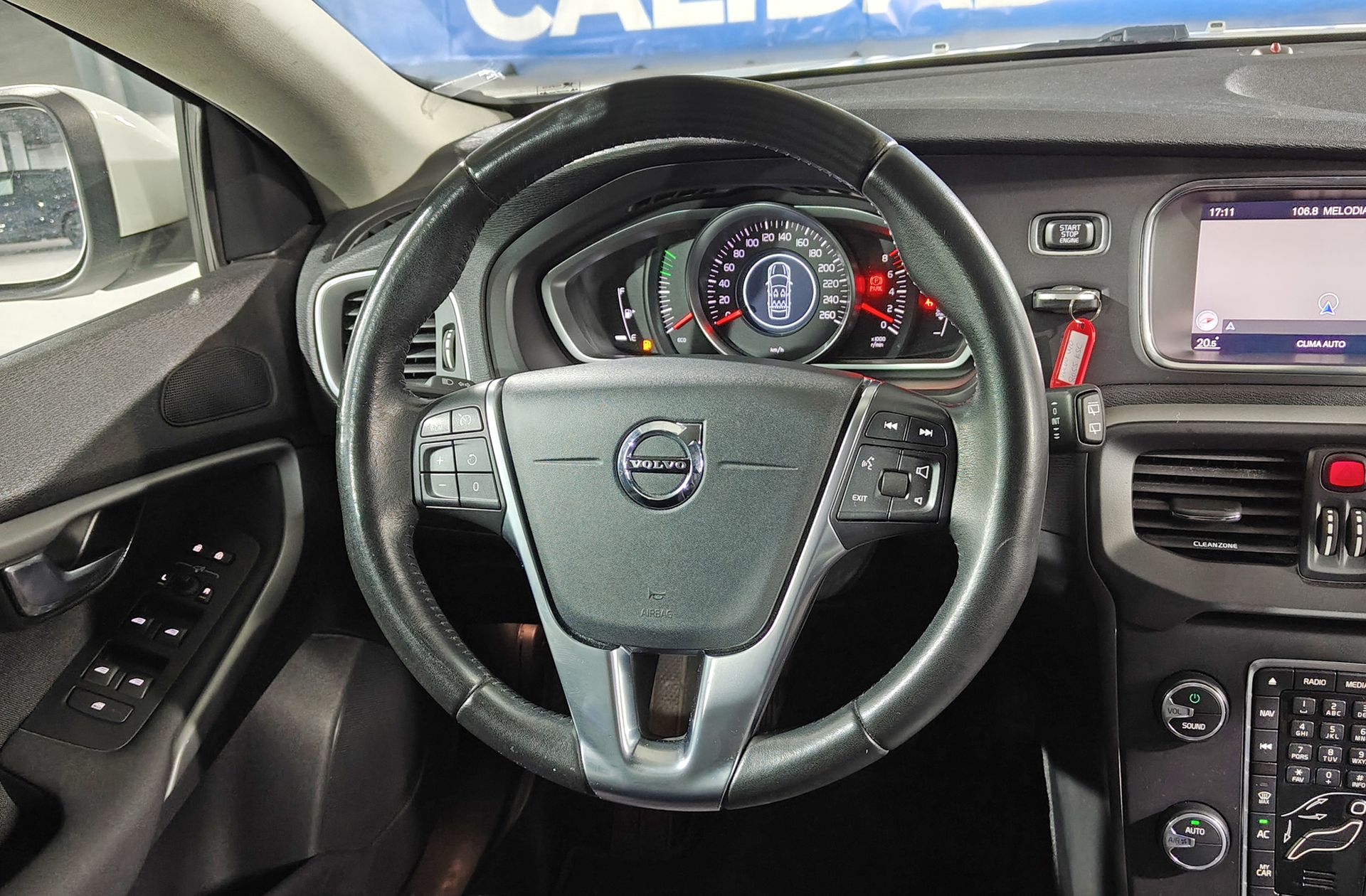 Volvo V40 T2 Momentum - foto 26