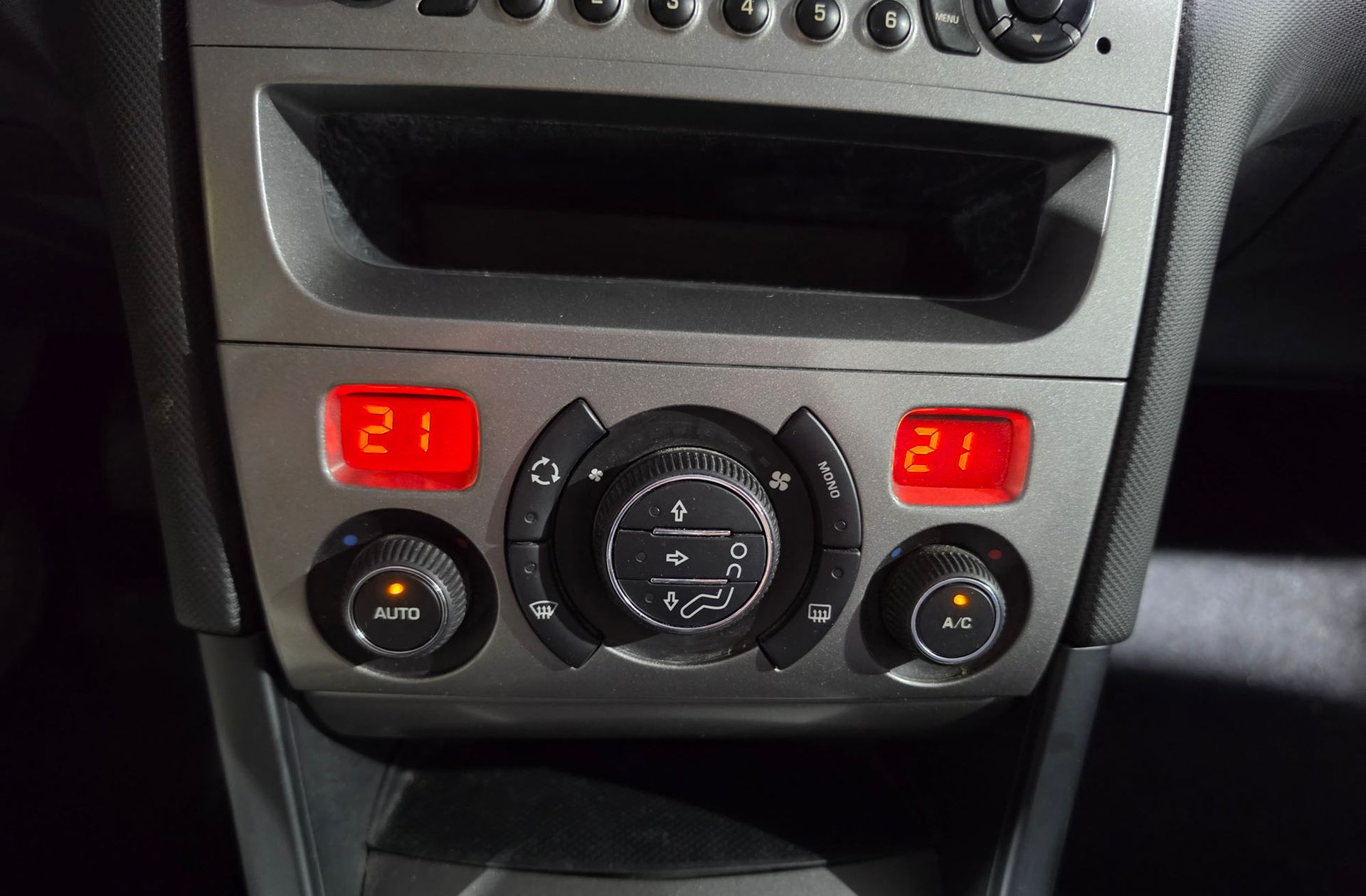 Peugeot 308 1.6 HDi Envy - foto 26
