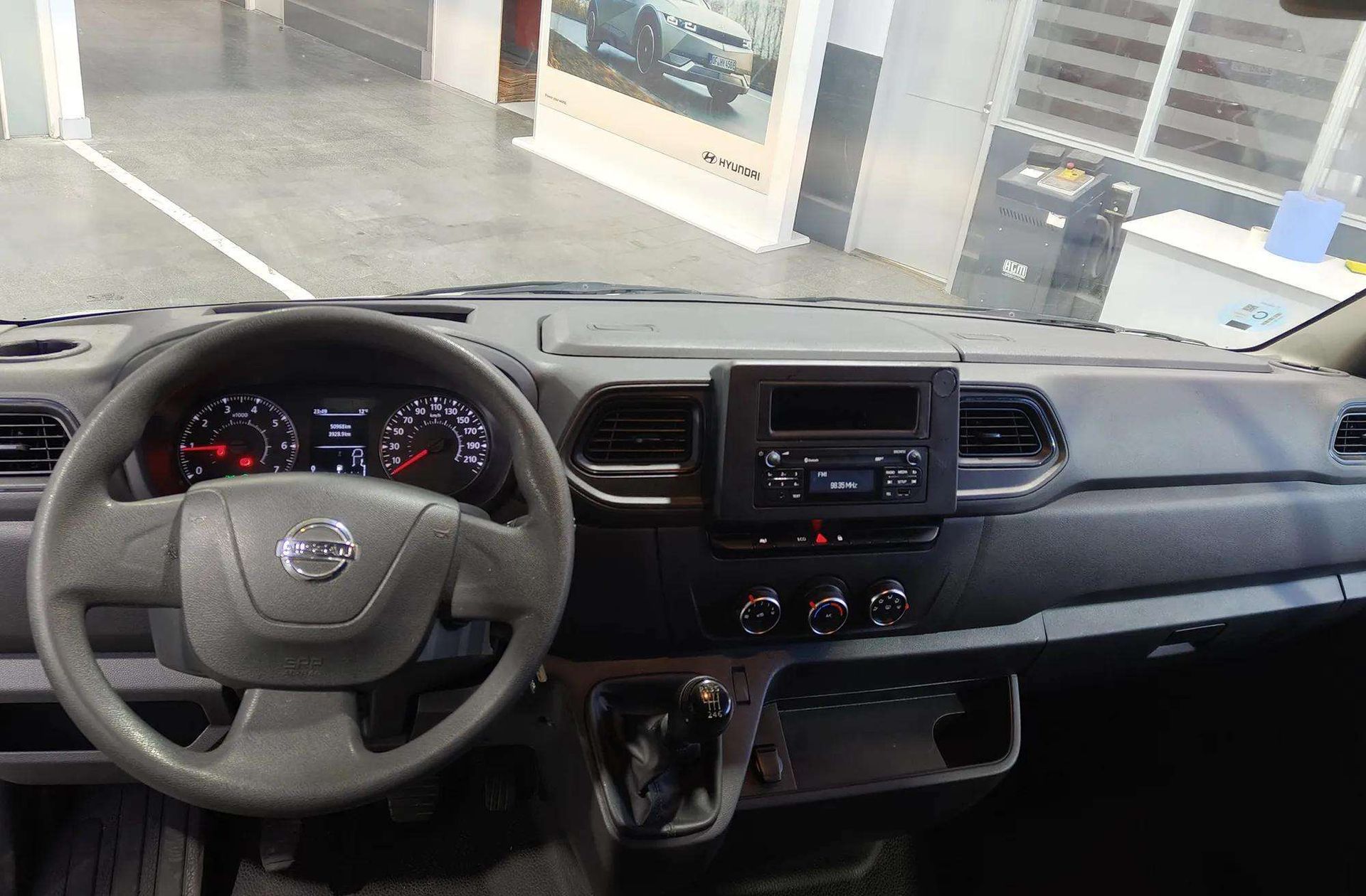Nissan Interstar Furgon 2.3 dCi L2H2 3,5T FWD GO - foto 6