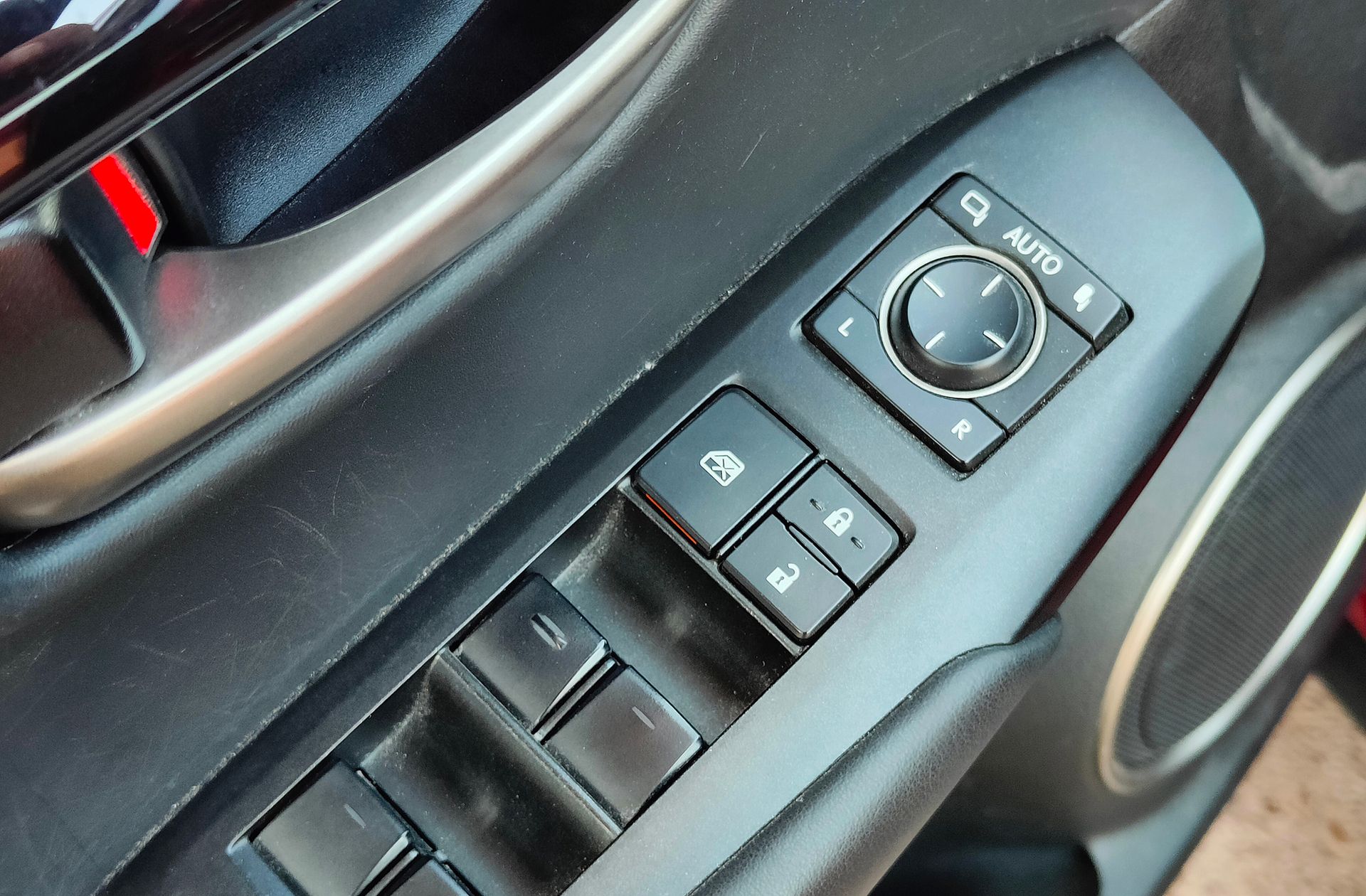 Lexus NX 300h Business 2WD - foto 48