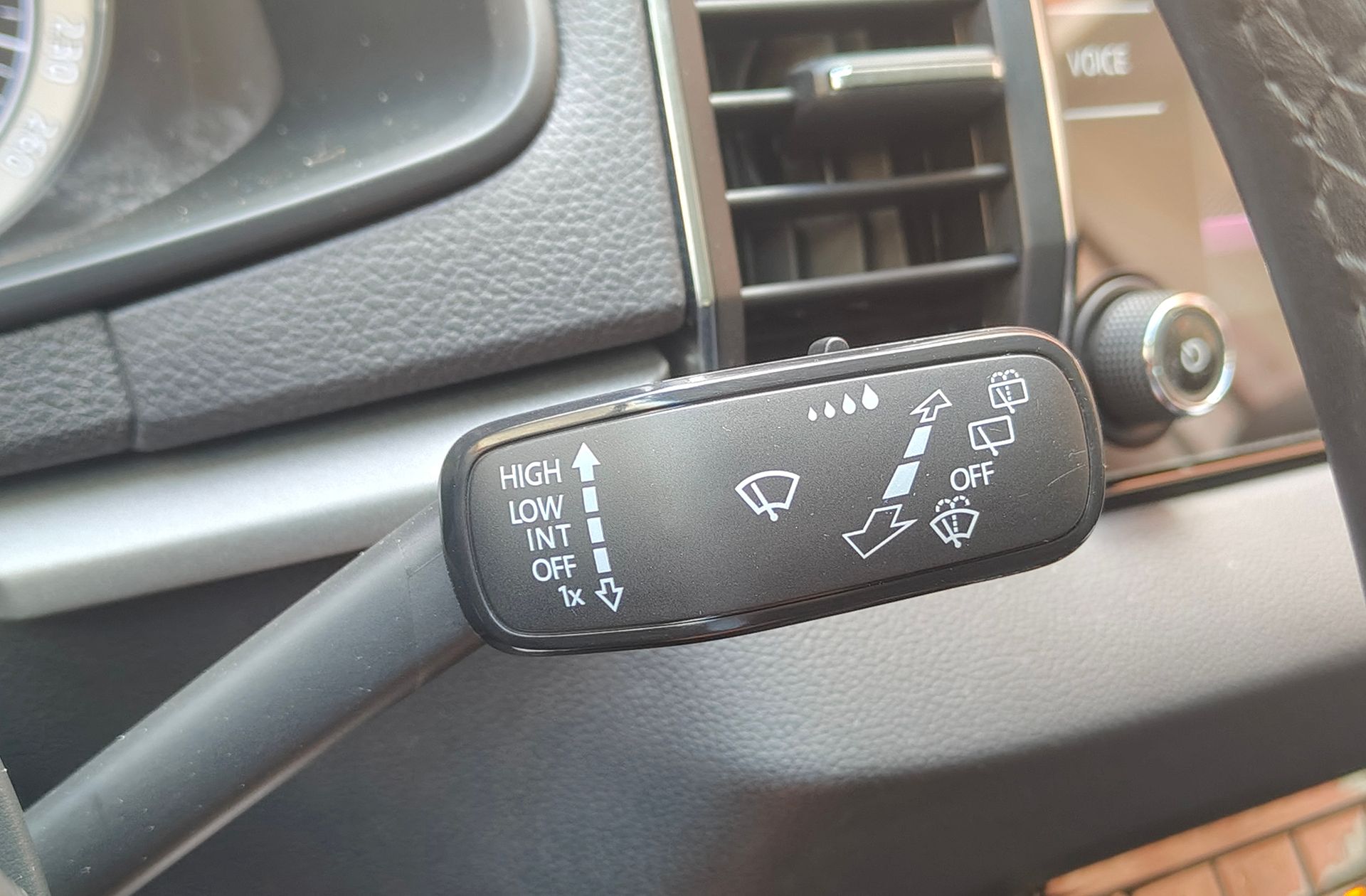 Škoda Karoq 1.6 TDI Ambition - foto 31