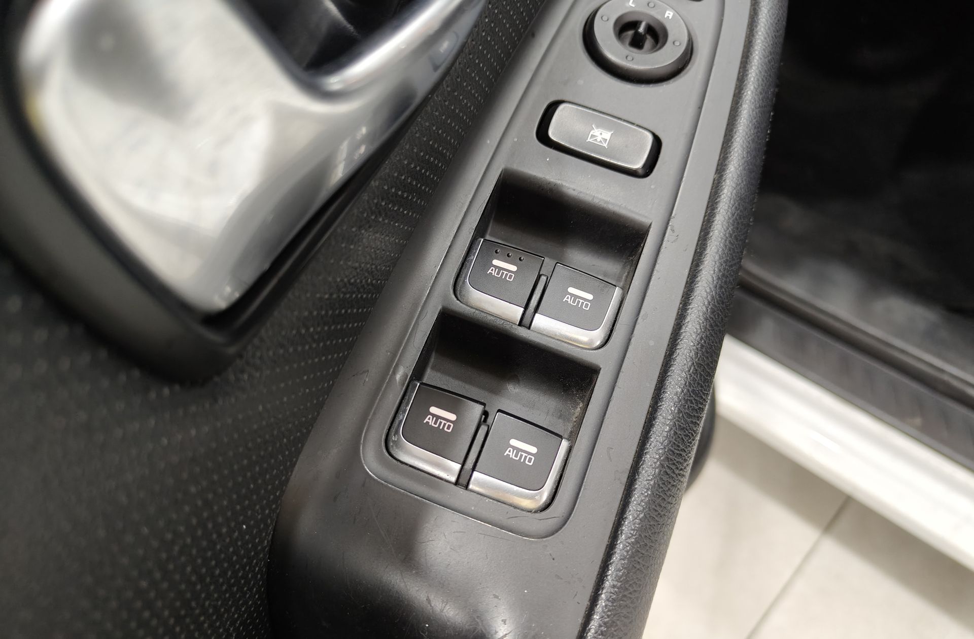 Kia Carens 1.7 CRDi VGT Drive Eco-Dynamics - foto 29