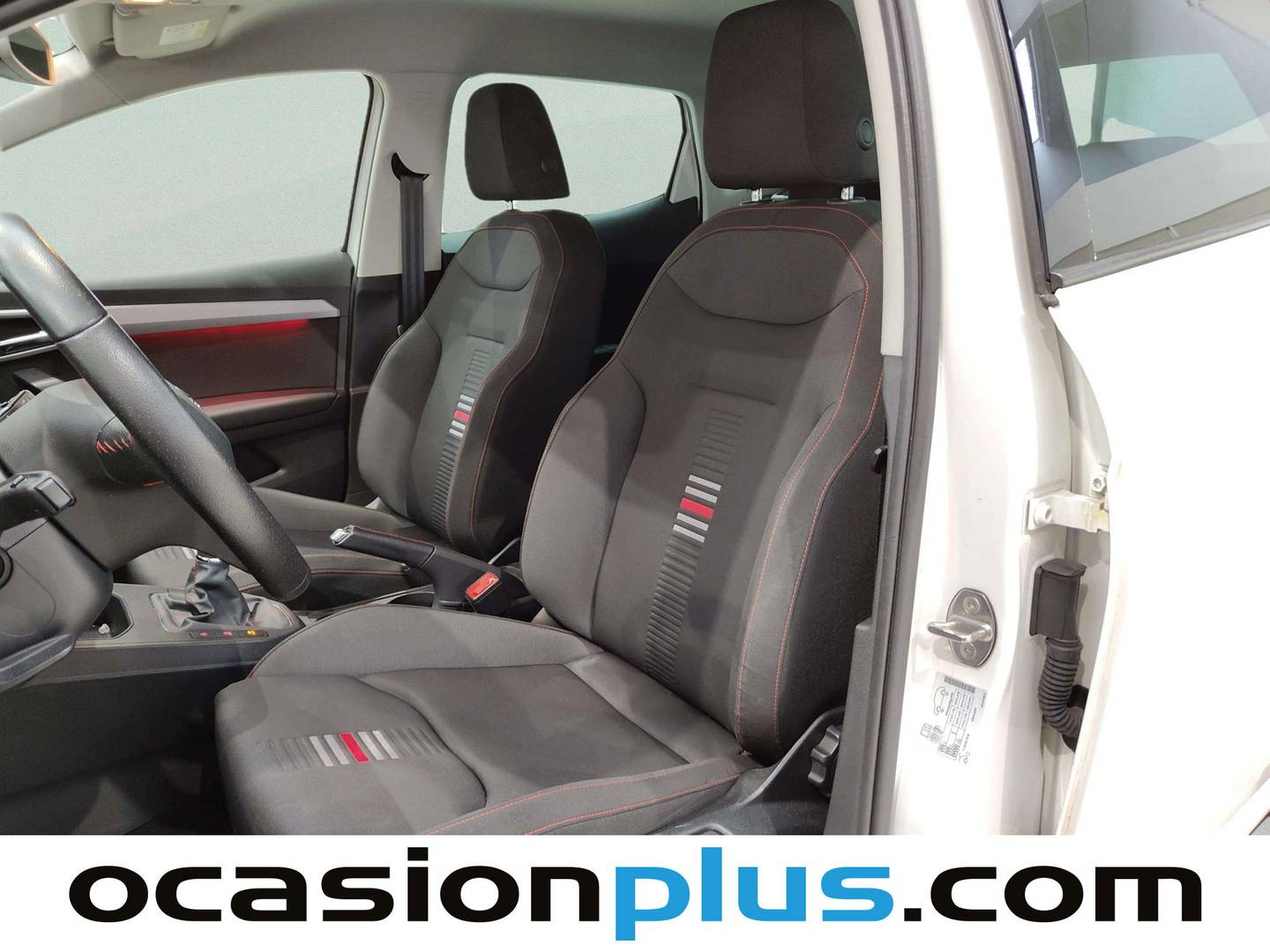 Foto asientos delanteros Seat Ibiza SEAT Ibiza 1.6 TDI S&S FR Plus (115 CV)