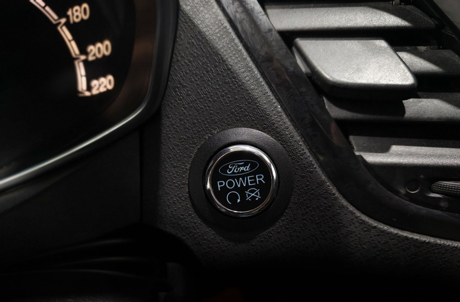 Ford Fiesta 1.0 EcoBoost Titanium - foto 23