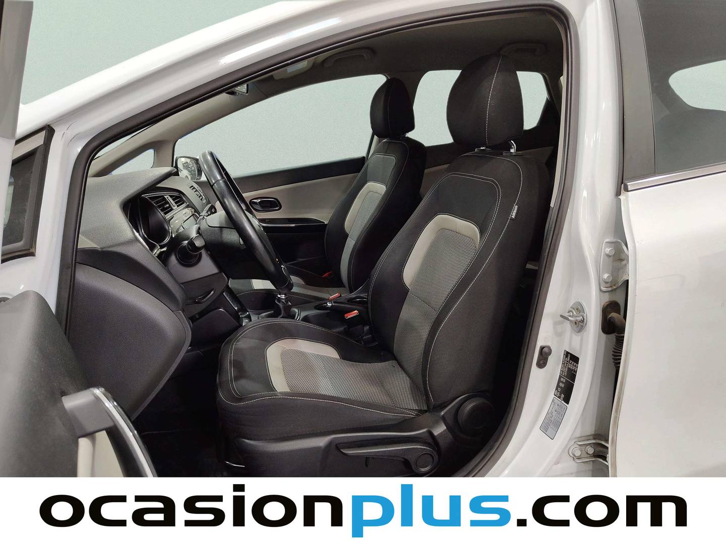 Foto asientos delanteros KIA Ceed KIA Ceed 1.0 T-GDi Eco-Dynamics x-Tech (100 CV)