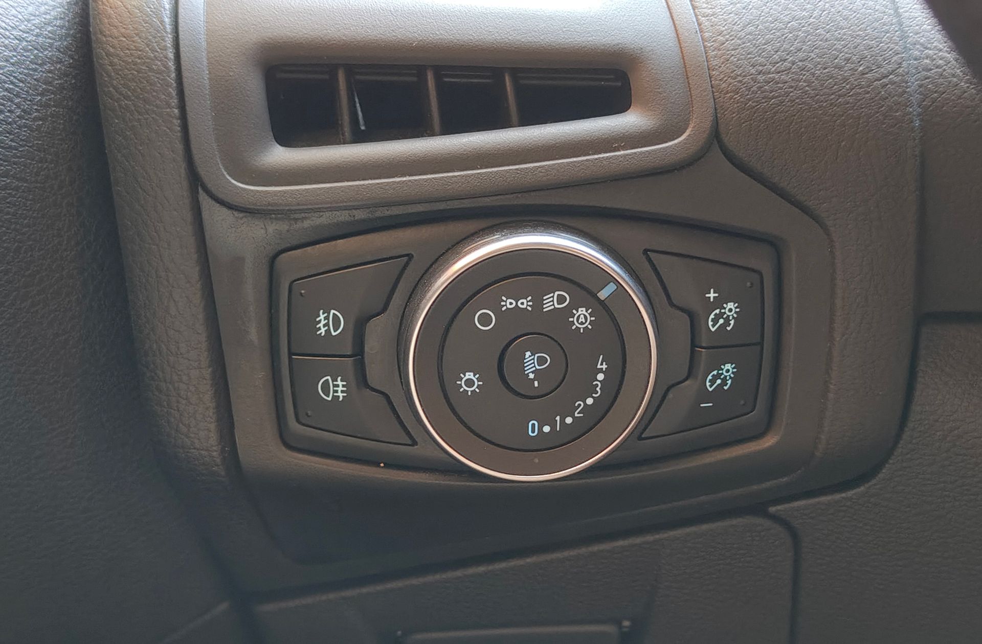 Ford Focus 1.0 EcoBoost Titanium - foto 22