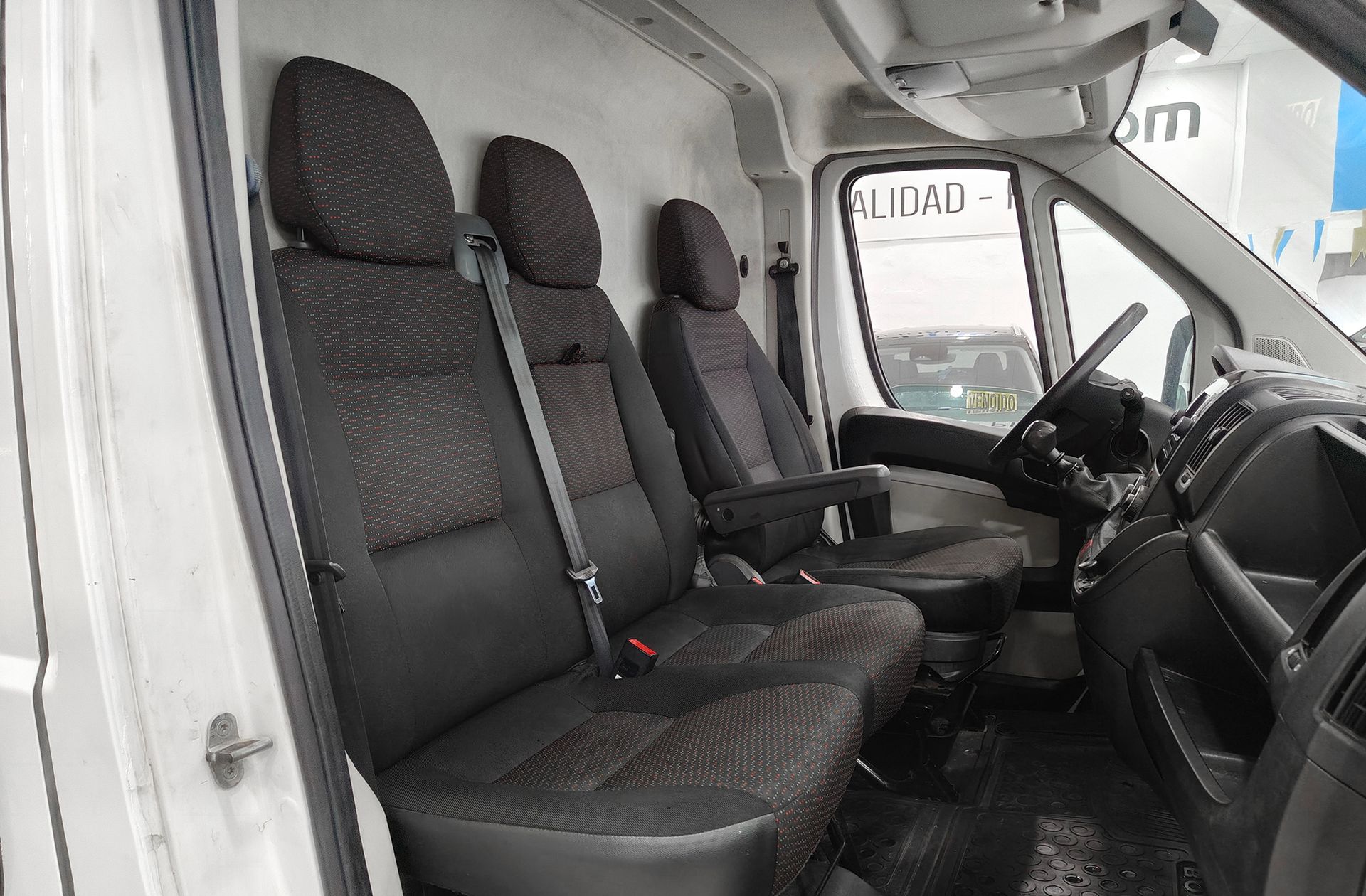 Peugeot Boxer Furgon BlueHDi 140 330 L1H1 - foto 15